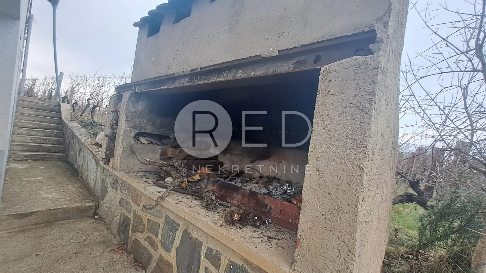 vinogradarska klijet sa zemljištem 4678m2 - slika 7