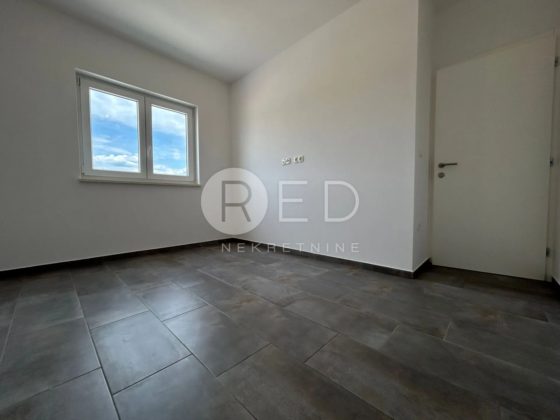 apartman u blizini mora na prodaju na katu - privlaka - slika 4