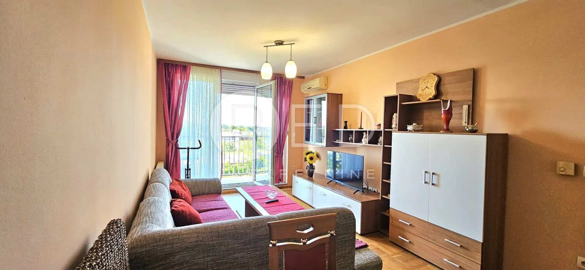 svijetao i odmah useljiv stan u vrapču – 53 m², lođa, lift - slika 1
