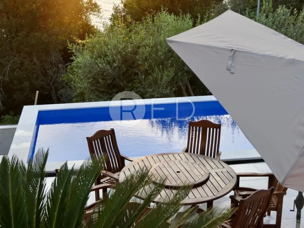 prodaja kuća otok brač - slika 12