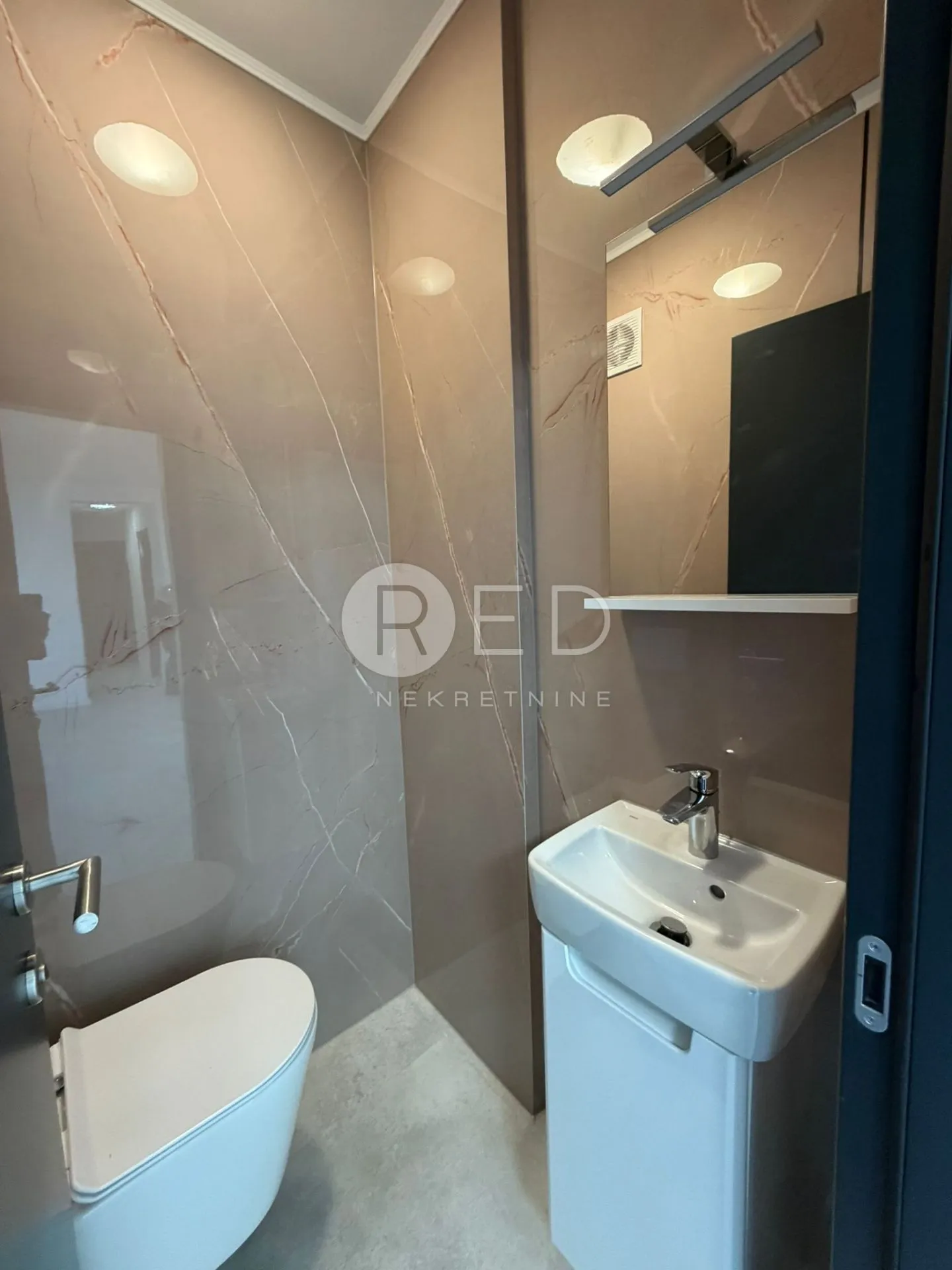 privalaka penthouse 2.kat useljivo - slika 32