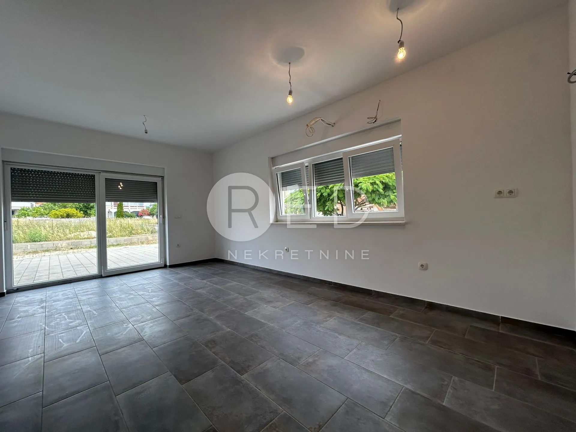 apartman u blizini mora na prodaju - privlaka - slika 5