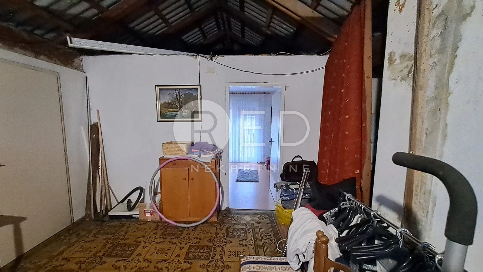 požega kuća sa 3 etažirana stana - slika 10