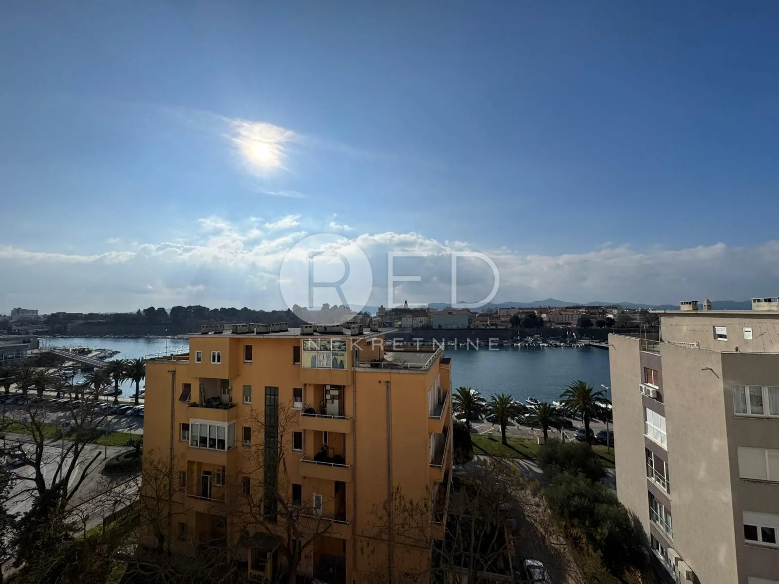 prekrasan dvosoban stan na branimirovoj obali - zadar - slika 12