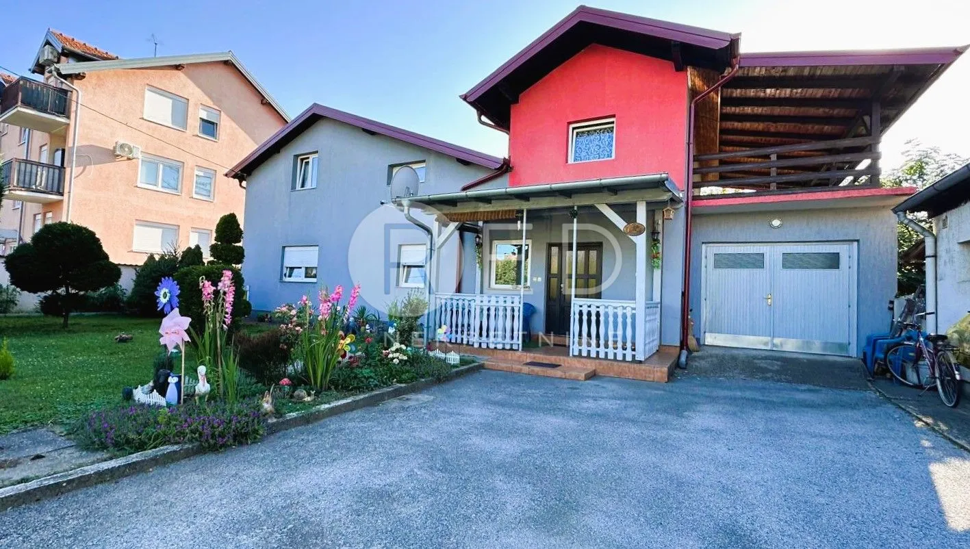 Buzin - prostrana kuća s uređenom okućnicom, 330 m2 - Buzin, Zagreb