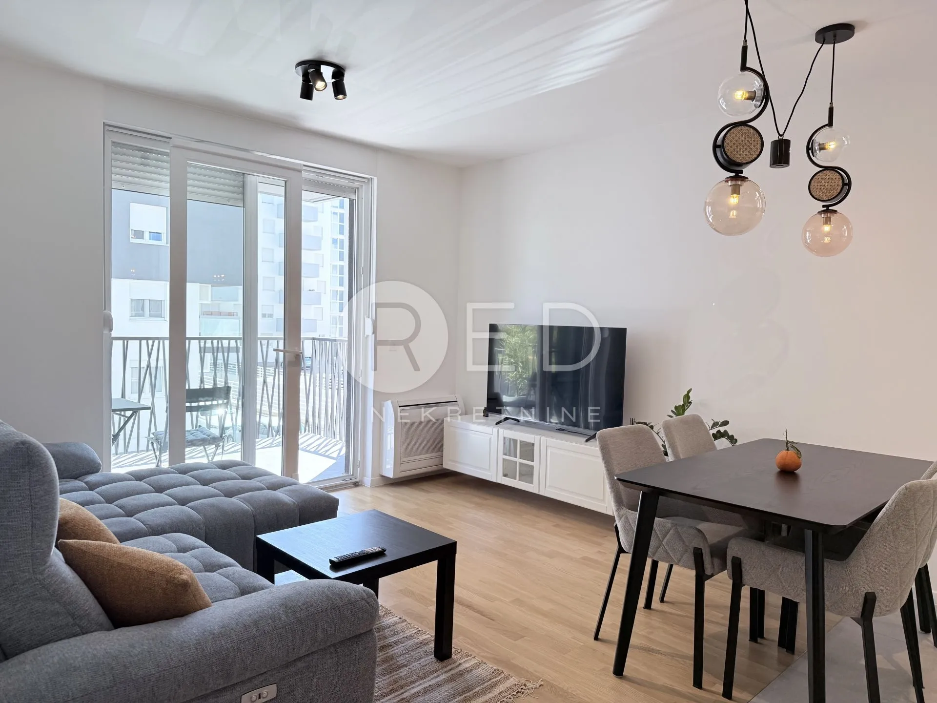 odlična lokacija – višnjik, 62 m², namješten + garaža - slika 7