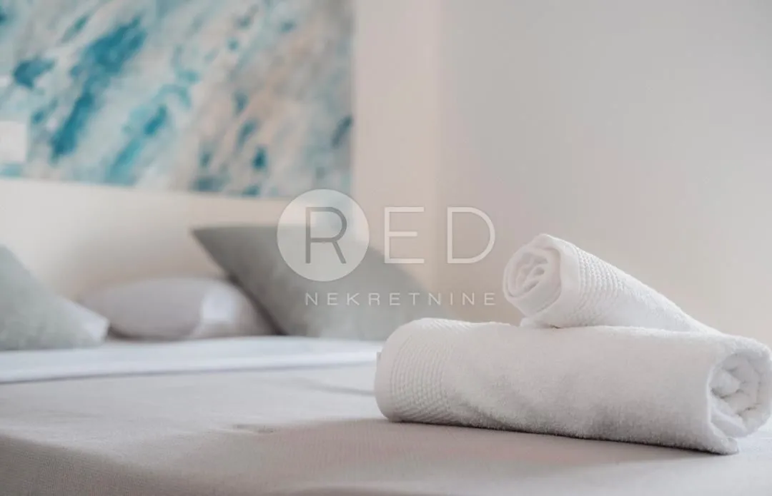 mandre kuća 275 m2/ 4 apartmana - slika 6