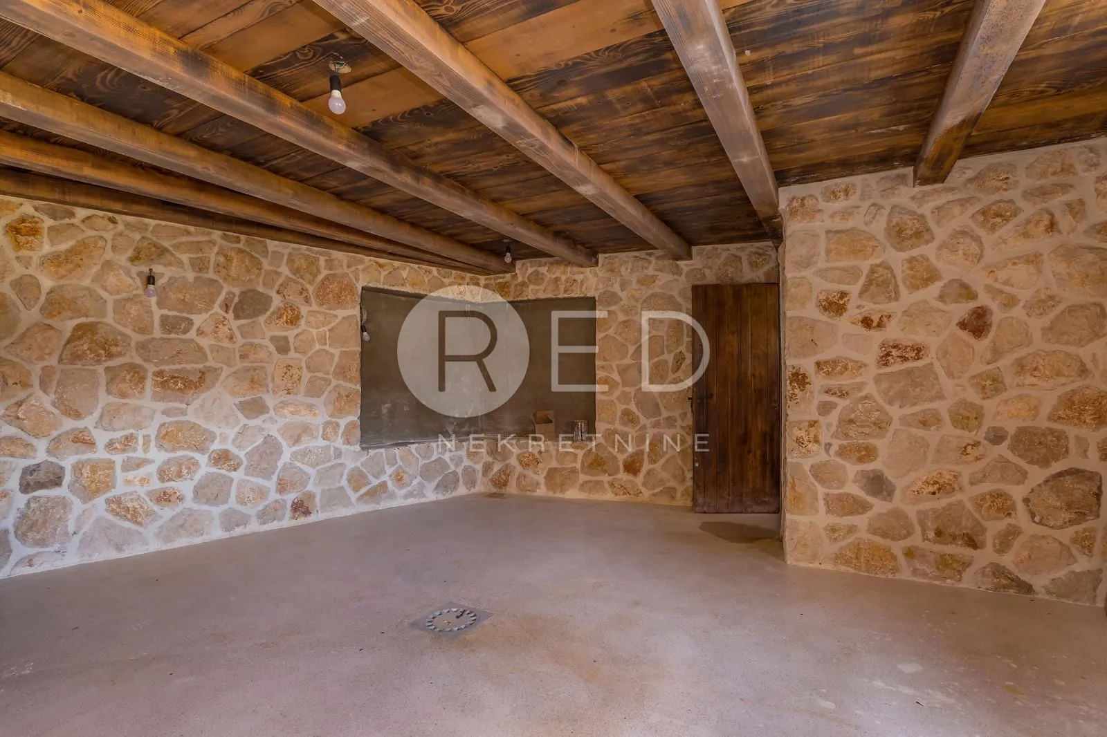 otok krk, okolica dobrinja - impresivna kamena kuća s bazenom, 220 m2 - slika 10