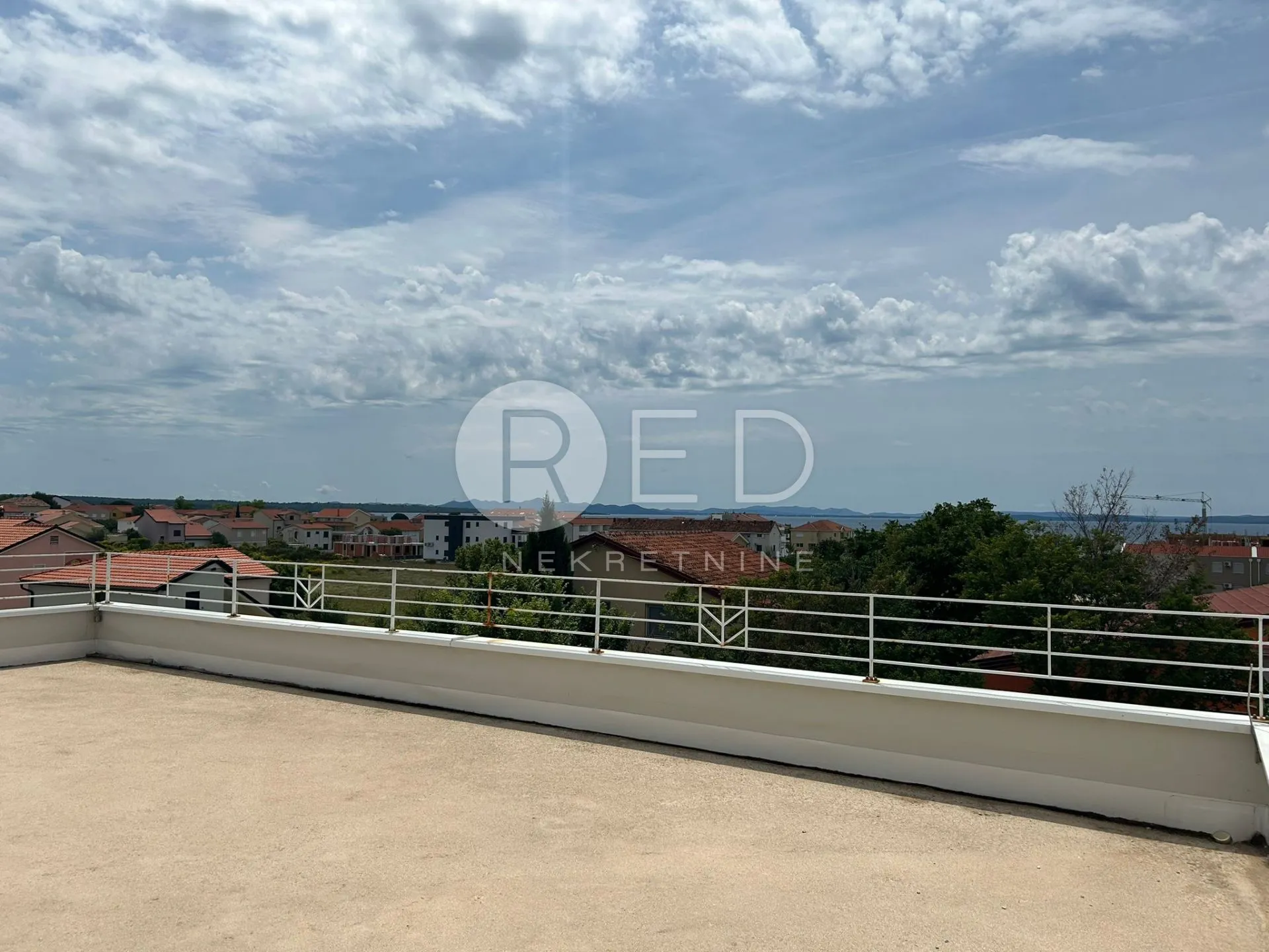 apartman u blizini mora na prodaju na katu - privlaka - slika 10
