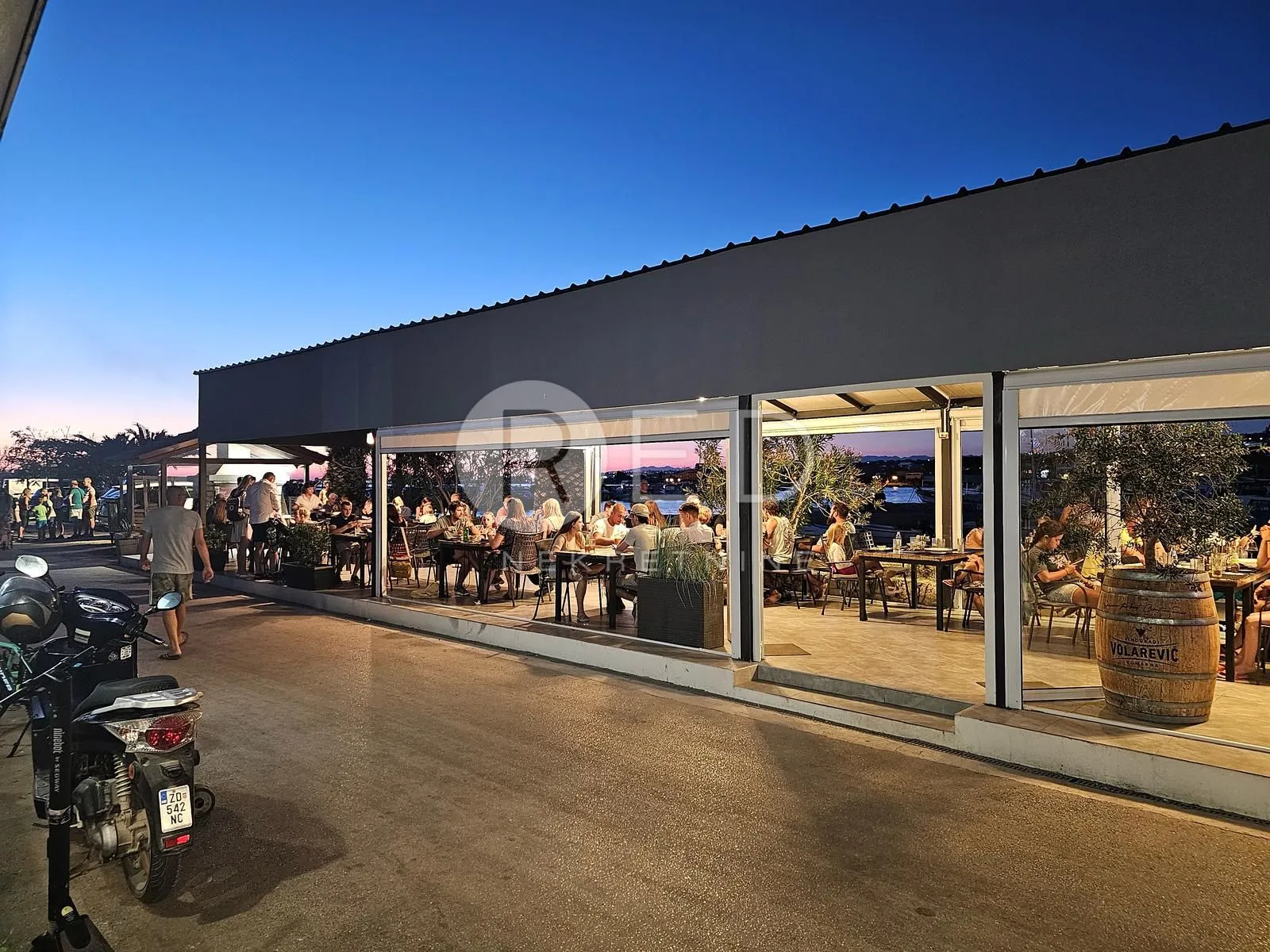 Uhodan Restoran 5 Metara Od Mora - Bibinje, Zadar