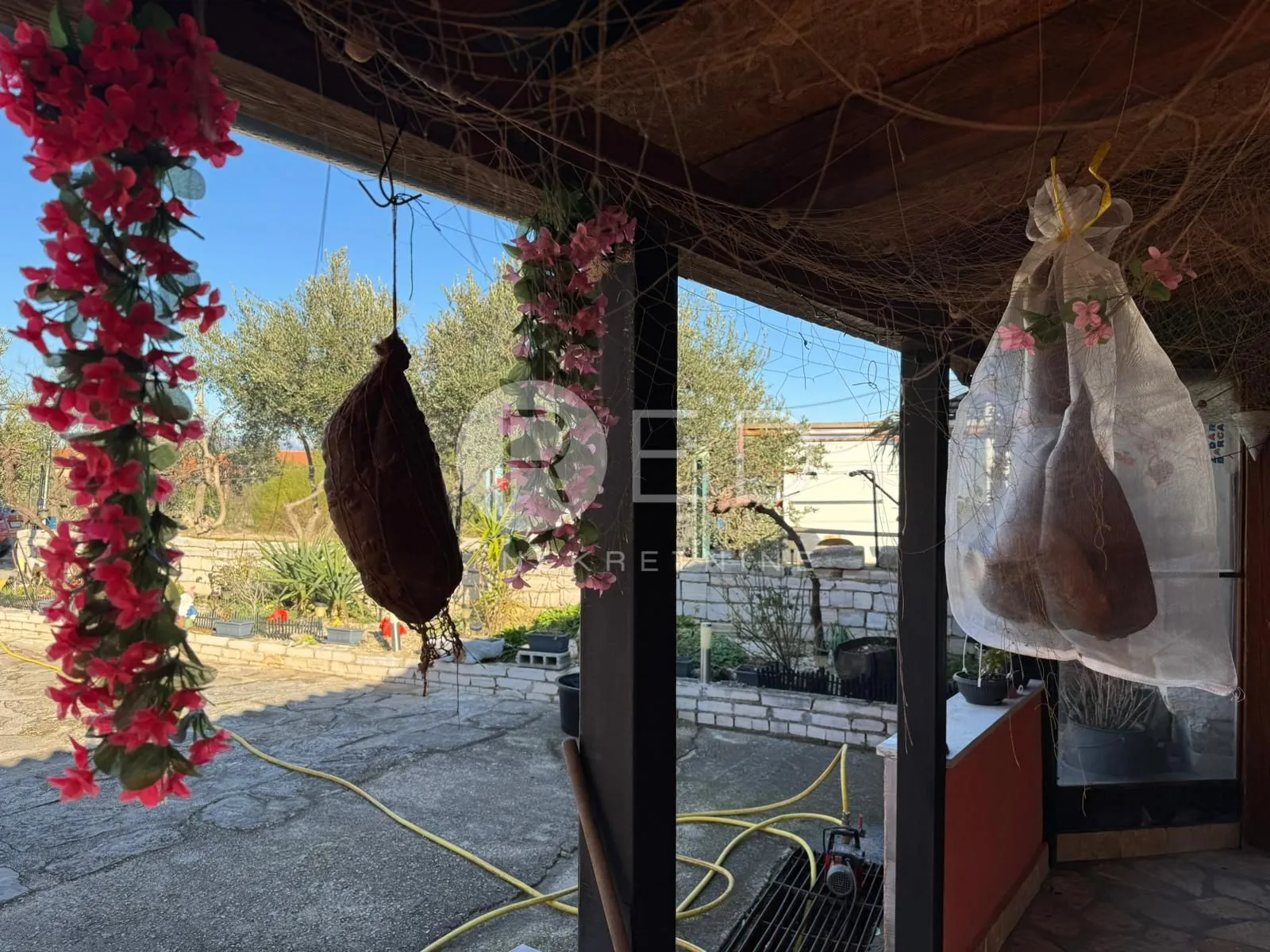 kuća katnica s pomoćnim objektom - donji karin - slika 30