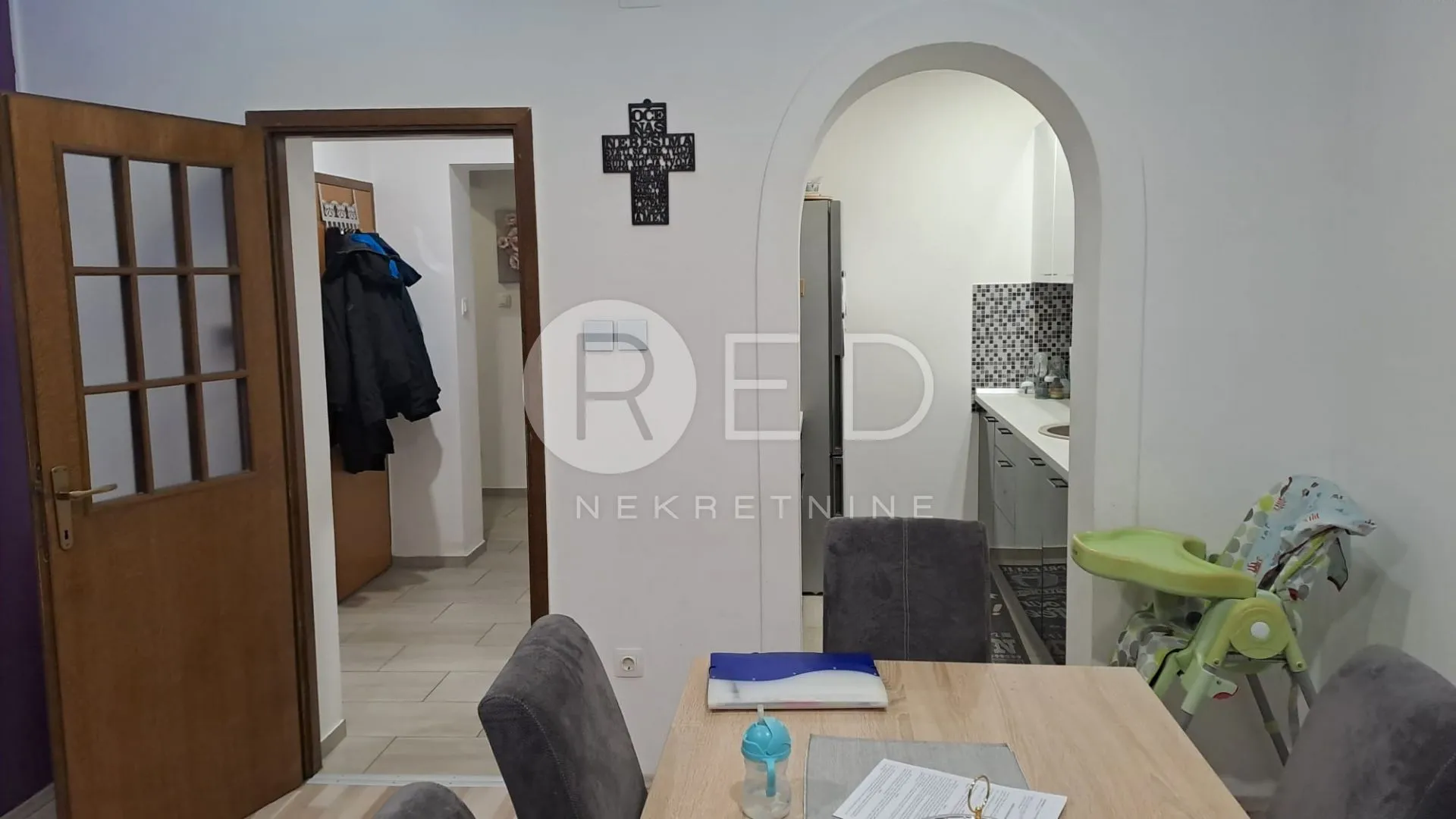 sl.brod stan centar 90m2 3.kat lift - slika 22