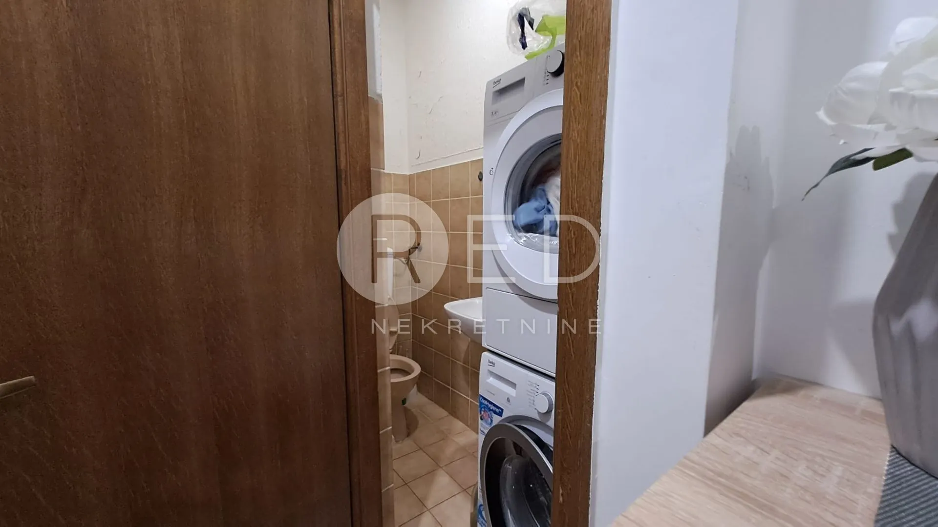 sl.brod stan centar 90m2 3.kat lift - slika 10