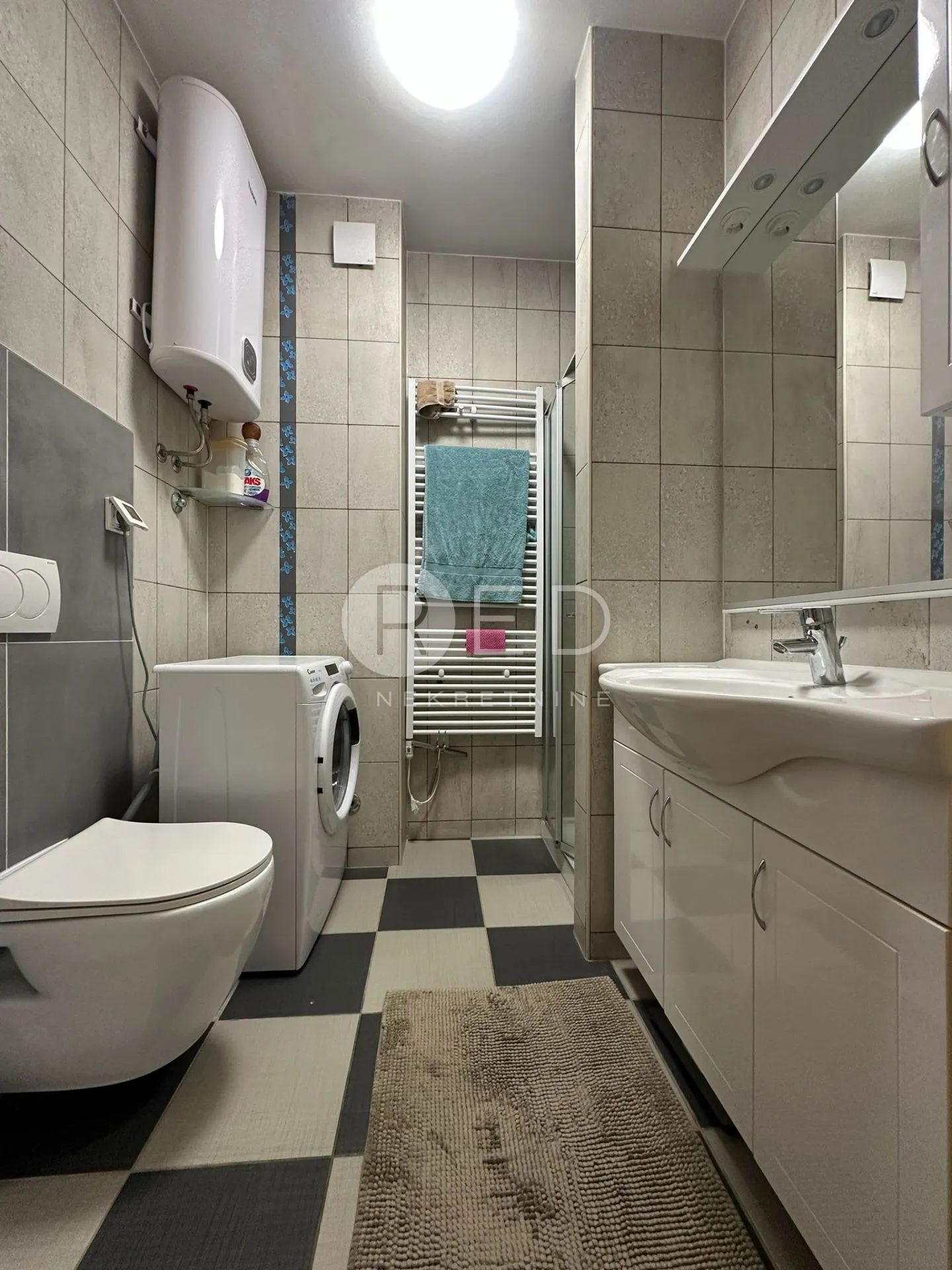 diklovac - moderan trosobni stan 81 m² s pogledom na more - slika 9