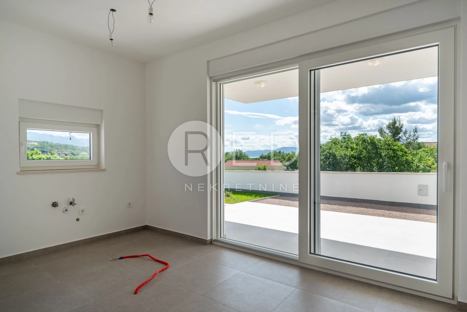 posedarje atraktivan stan s1 89.0 m2 s pogledom na more i velebit - useljivo odmah! - slika 4