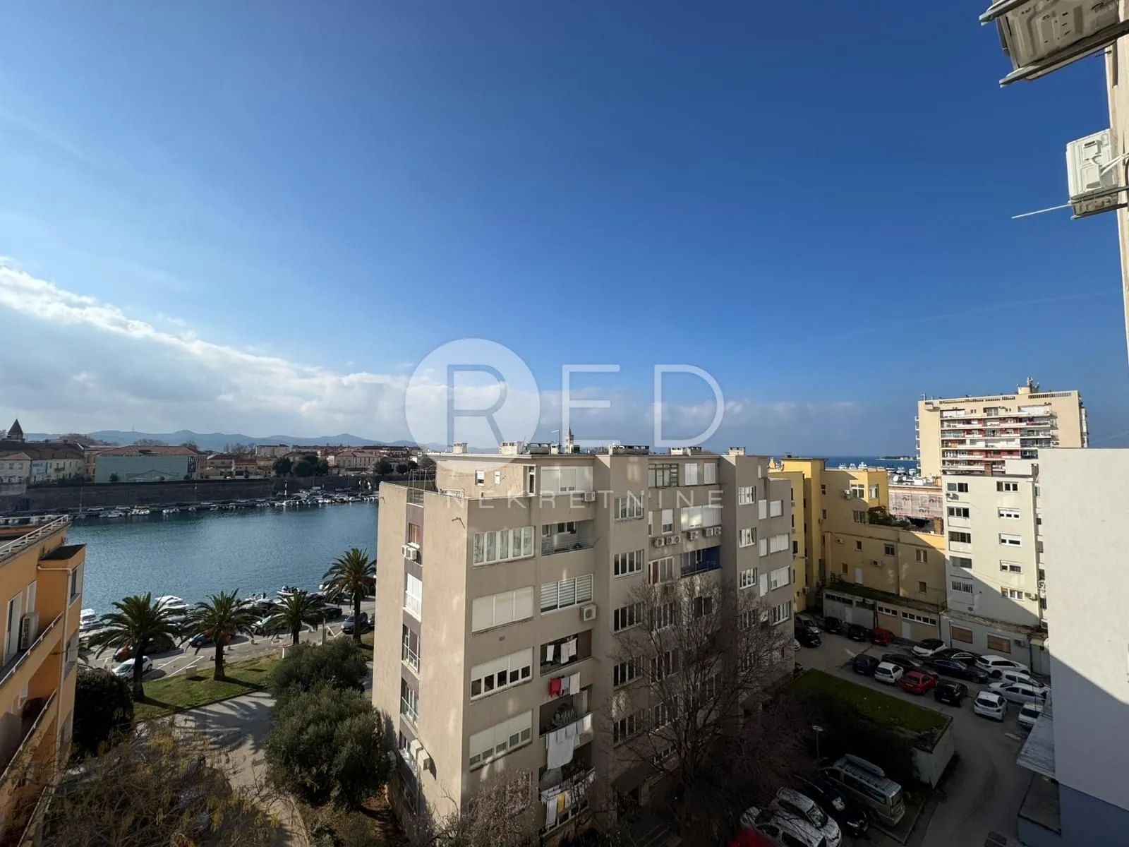 prekrasan dvosoban stan na branimirovoj obali - zadar - slika 13