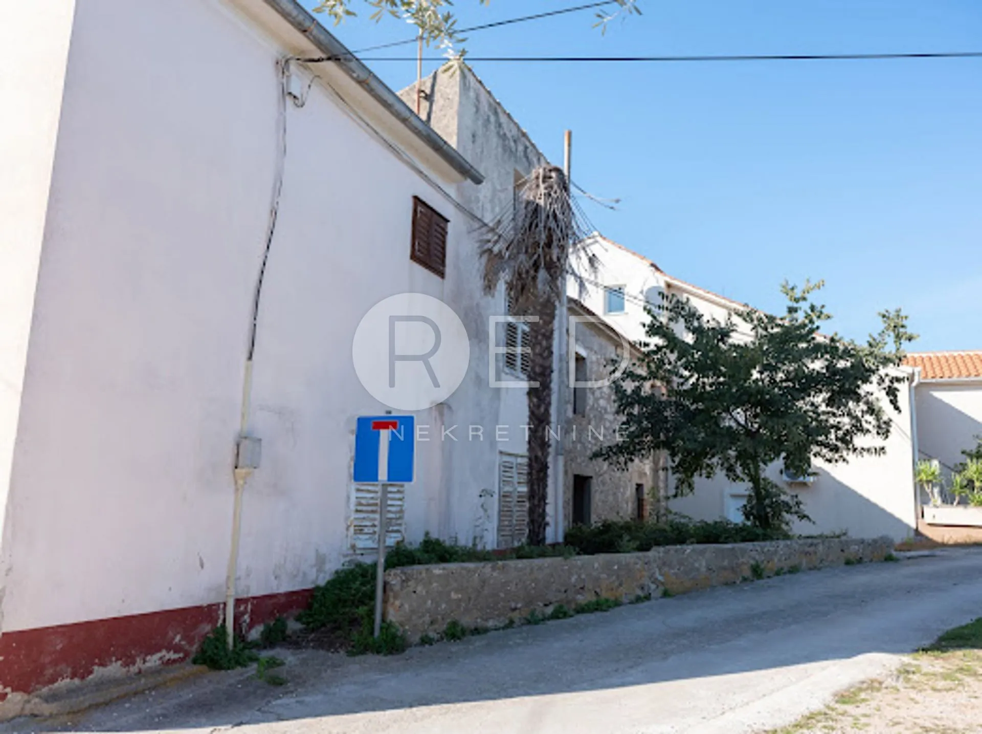 ugljan kuća s projektom prvi red do mora uz marinu - slika 9