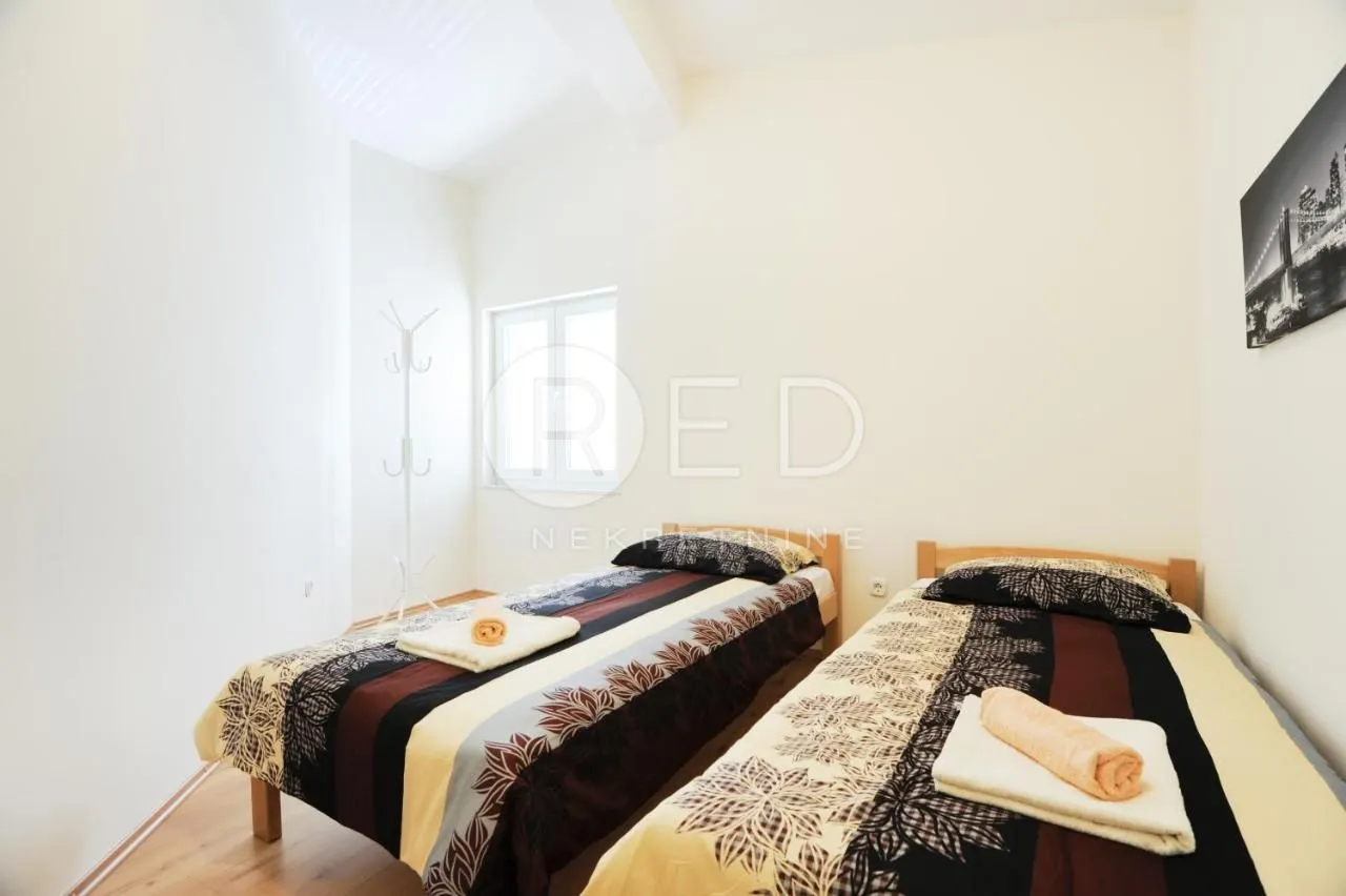 uhodan restoran i 2 apartmana 5 metara od mora - bibinje, zadar - slika 13