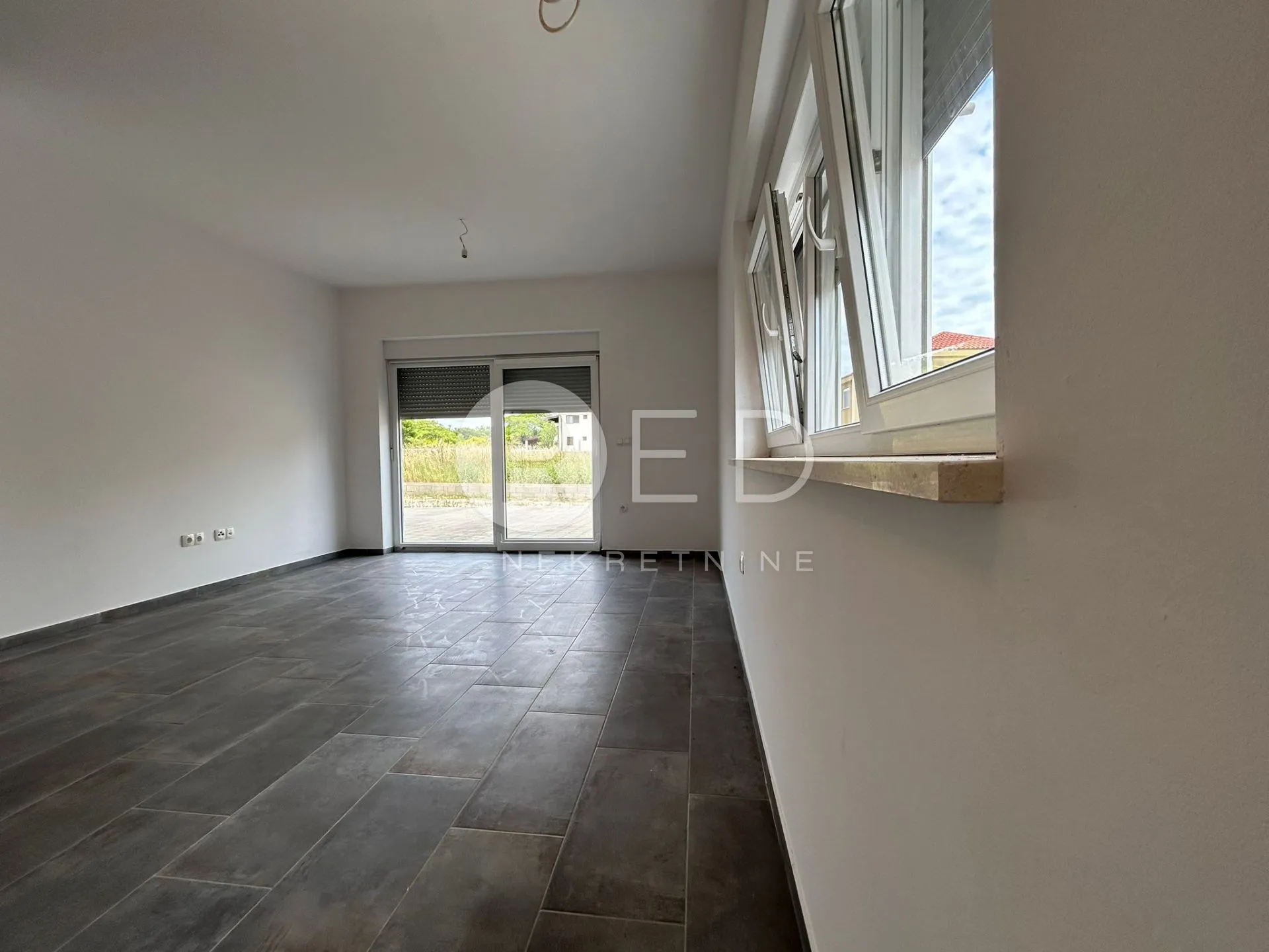apartman u blizini mora na prodaju - privlaka - slika 2