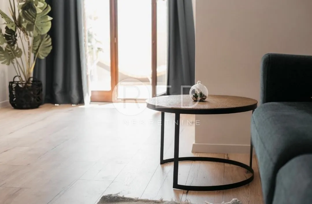 mandre kuća 275 m2/ 4 apartmana - slika 7
