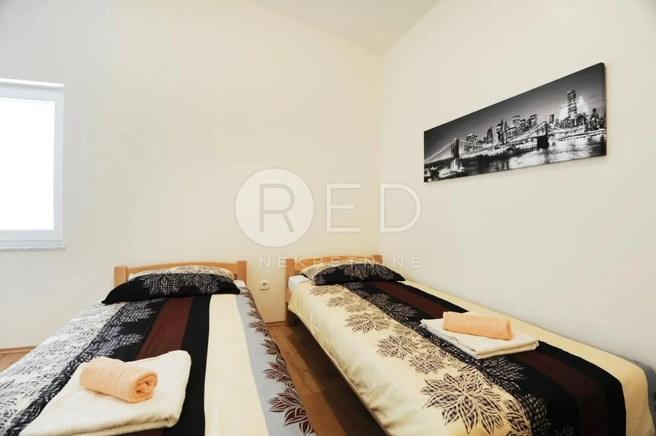 uhodan restoran i 2 apartmana 5 metara od mora - bibinje, zadar - slika 14