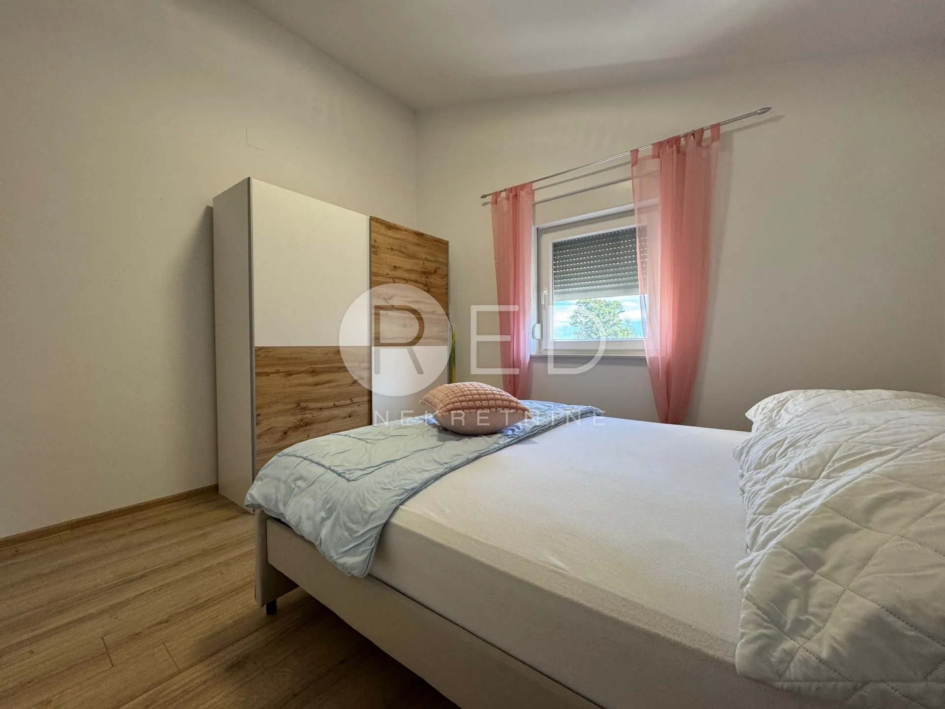potpuno namješten stan u novogradnji - vir, zadarska - slika 8