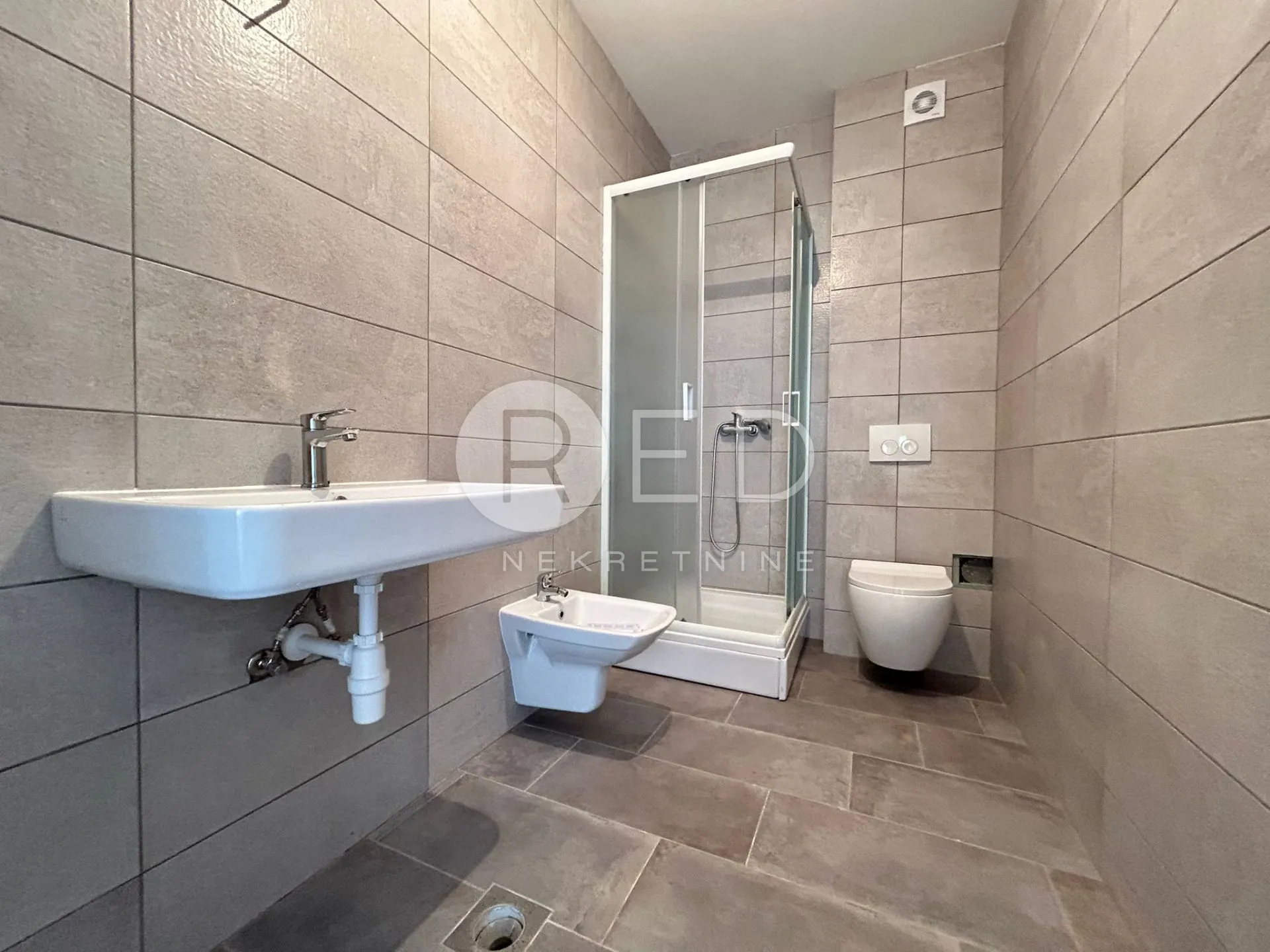 apartman u blizini mora na prodaju - privlaka - slika 11