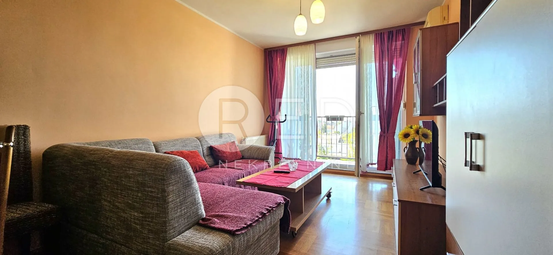 svijetao i odmah useljiv stan u vrapču – 53 m², lođa, lift - slika 2
