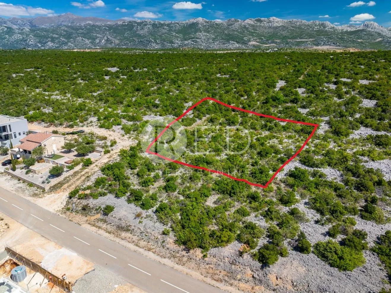 građevinsko zemljište 700 m2 s projektom - maslenica - slika 2