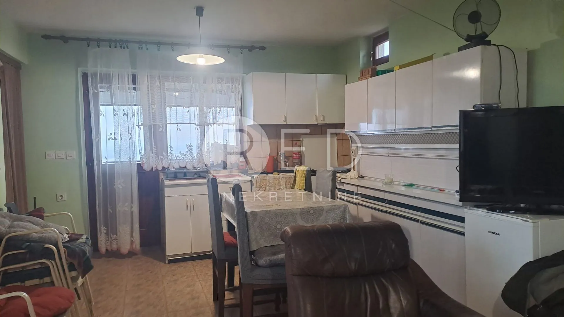 vinogradarska klijet sa zemljištem 4678m2 - slika 2