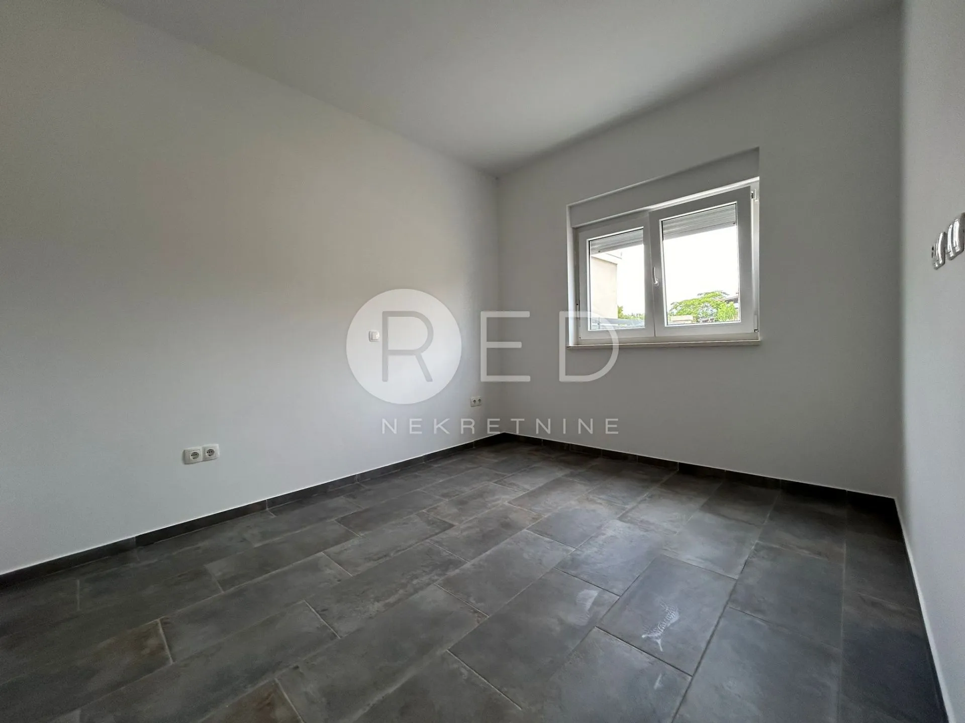 apartman u blizini mora na prodaju - privlaka - slika 7