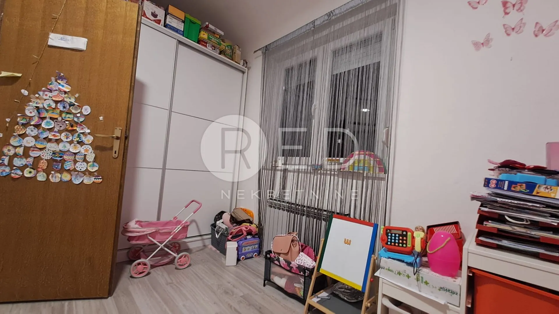 sl.brod stan centar 90m2 3.kat lift - slika 8