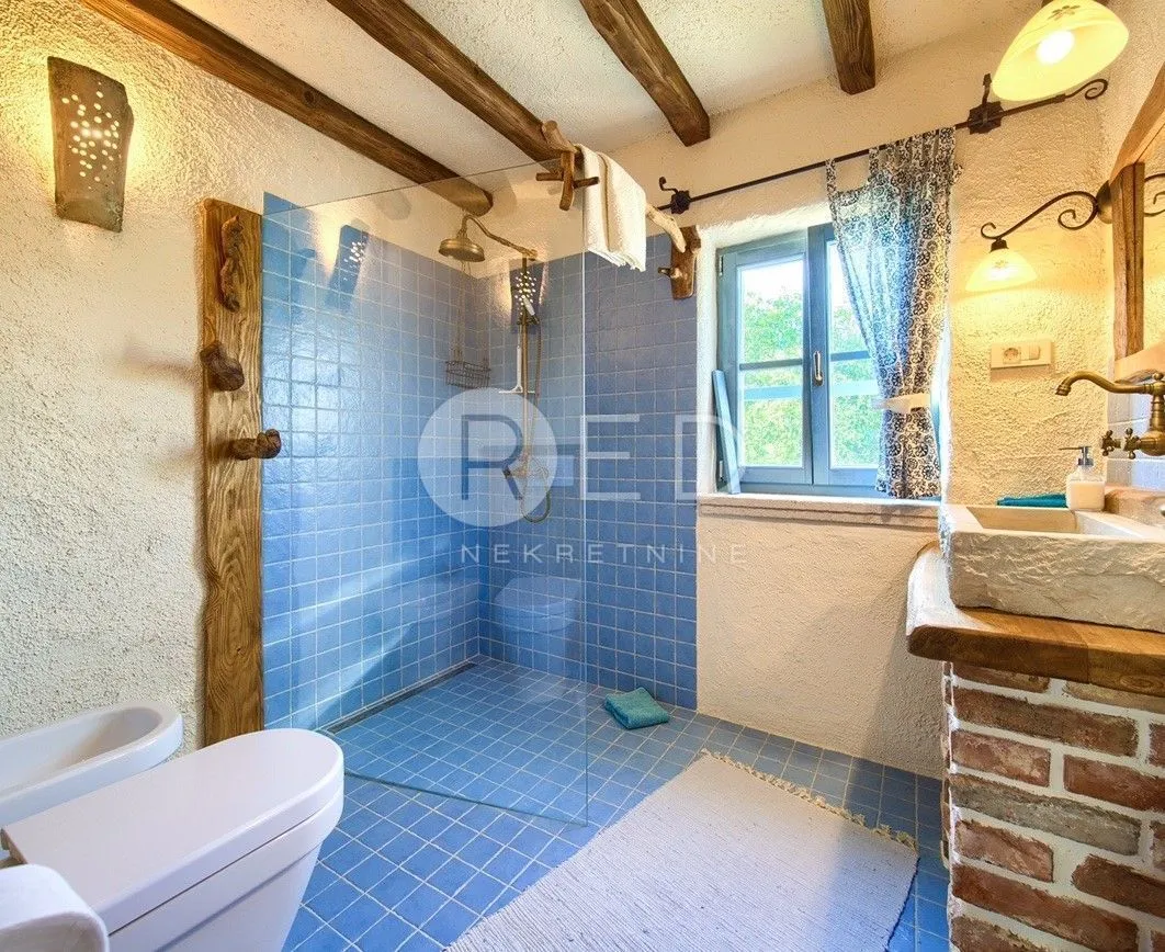 otok krk, malinska - autohtona vila s pogledom na more, 260 m2 - slika 8