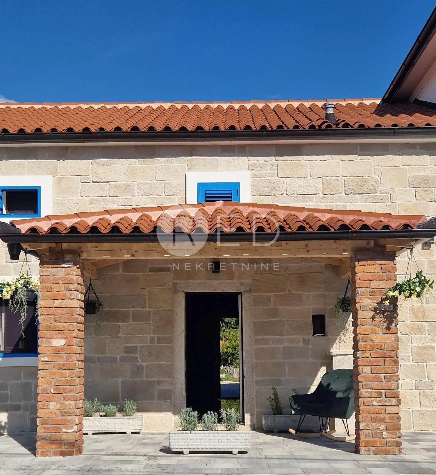 otok krk, okolica dobrinja - adaptirana starina s bazenom, 140 m2 - slika 13