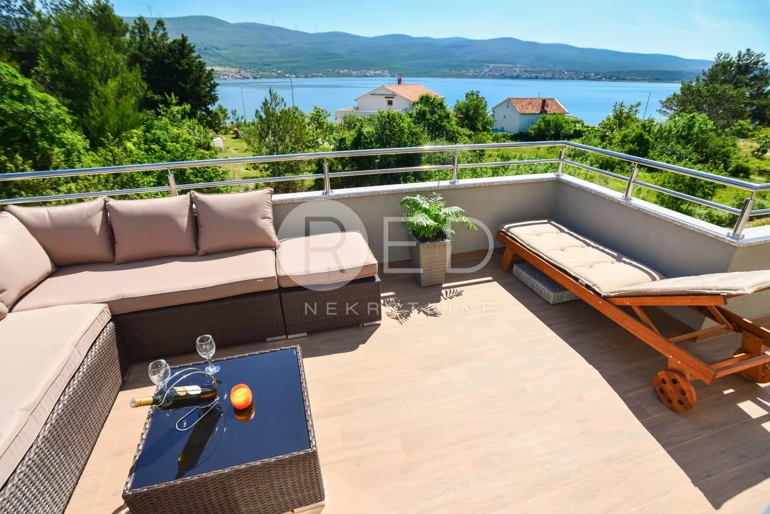 kuća s 4 četiri apartmana u pridragi kod zadra, 100 m od mora - slika 3
