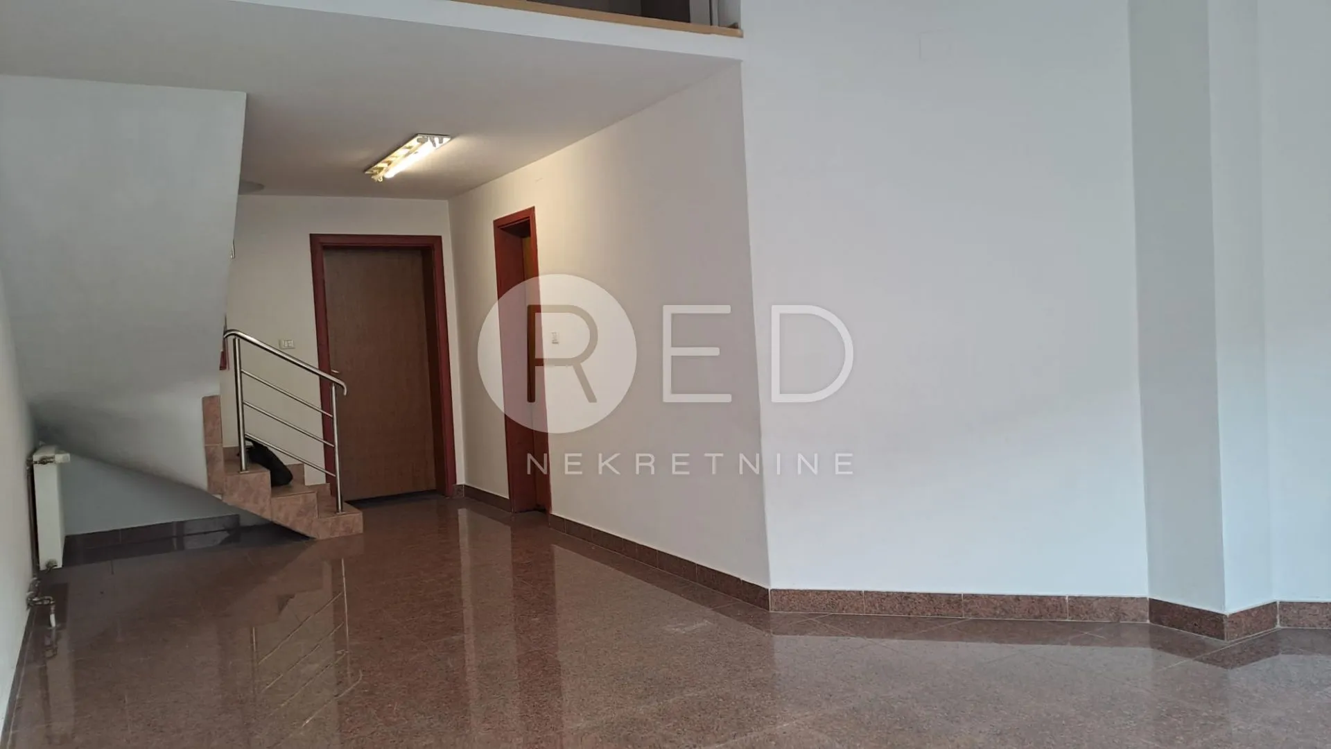 požega poslovni prostor 80m2 centar+parking - slika 6