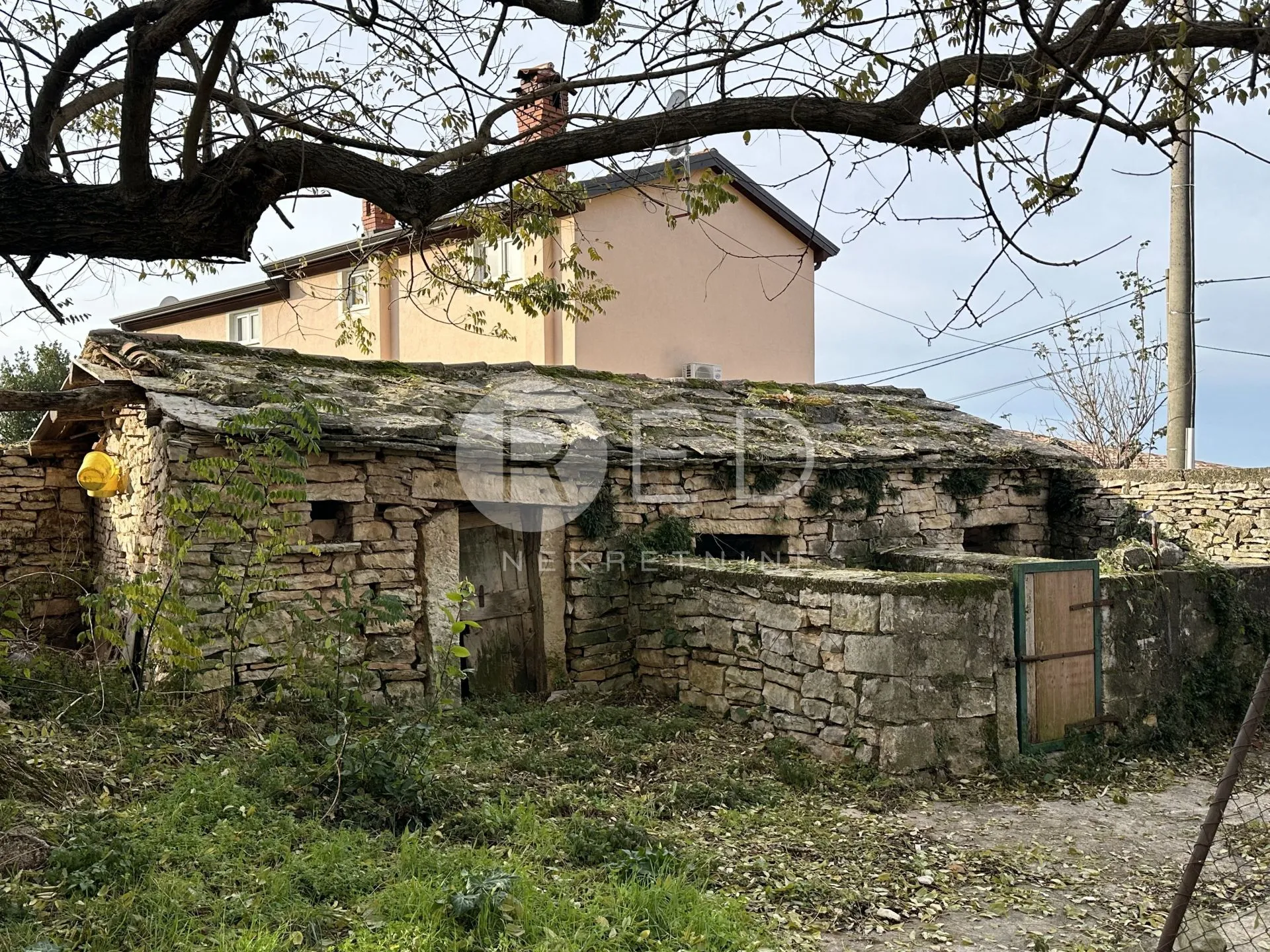 buje istra kamene kuće u nizu - slika 8