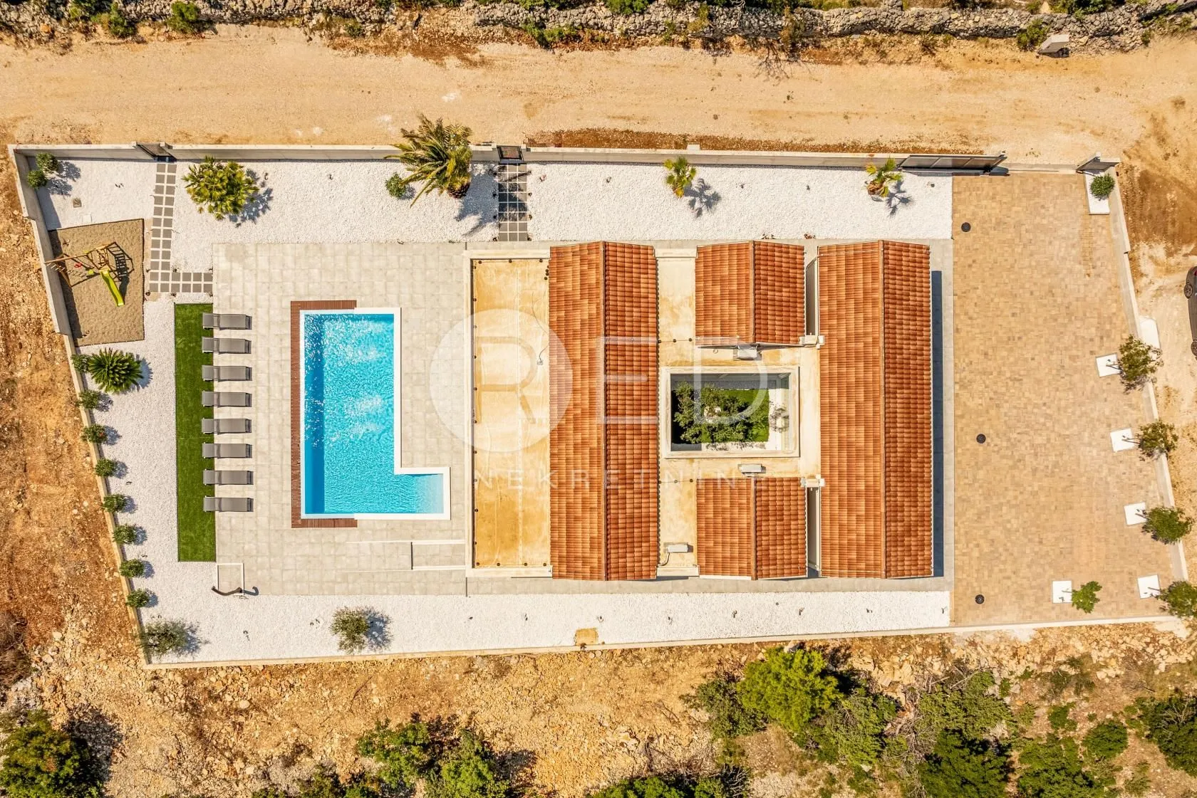 prekrasna vila s bazenom i 4 spavaće sobe - pridraga, zadarska - slika 31