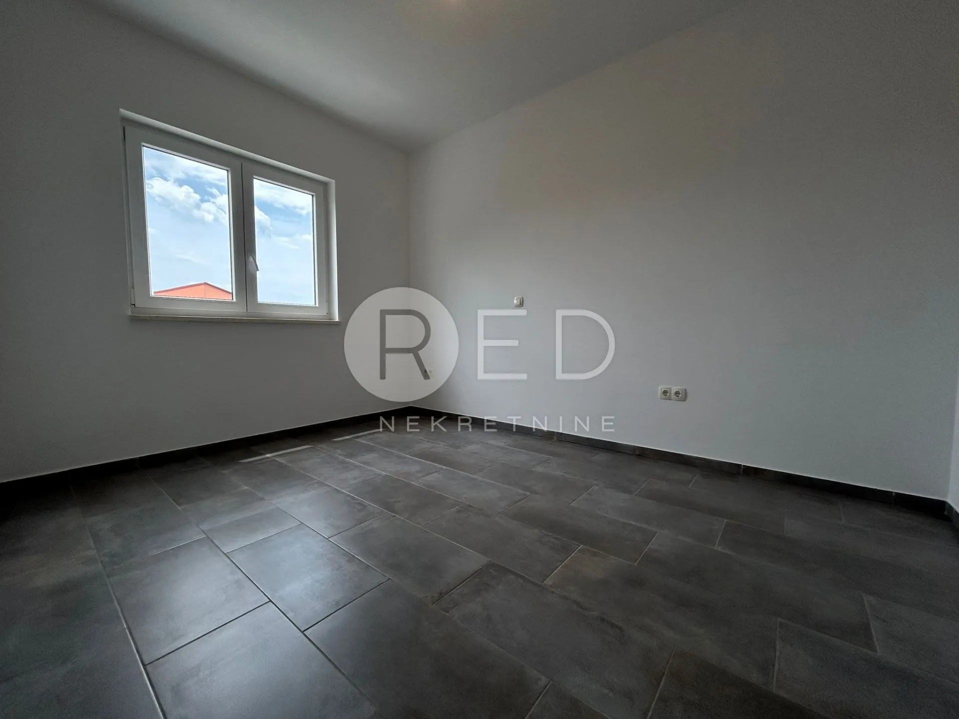 apartman u blizini mora na prodaju na katu - privlaka - slika 4