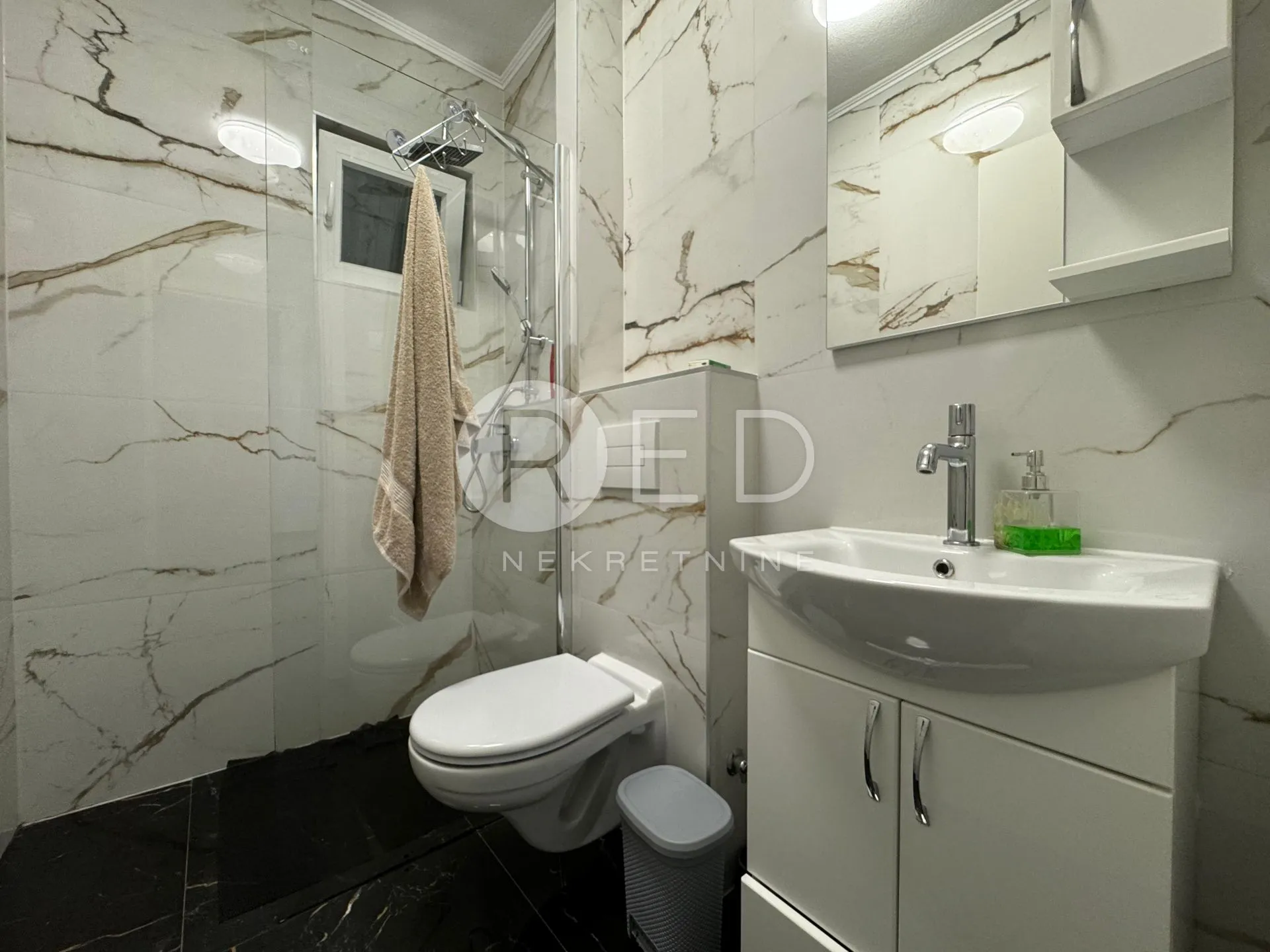 kompletno namješten stan u novogradnji na drugom katu 87 m2 - seline, zadarska - slika 14