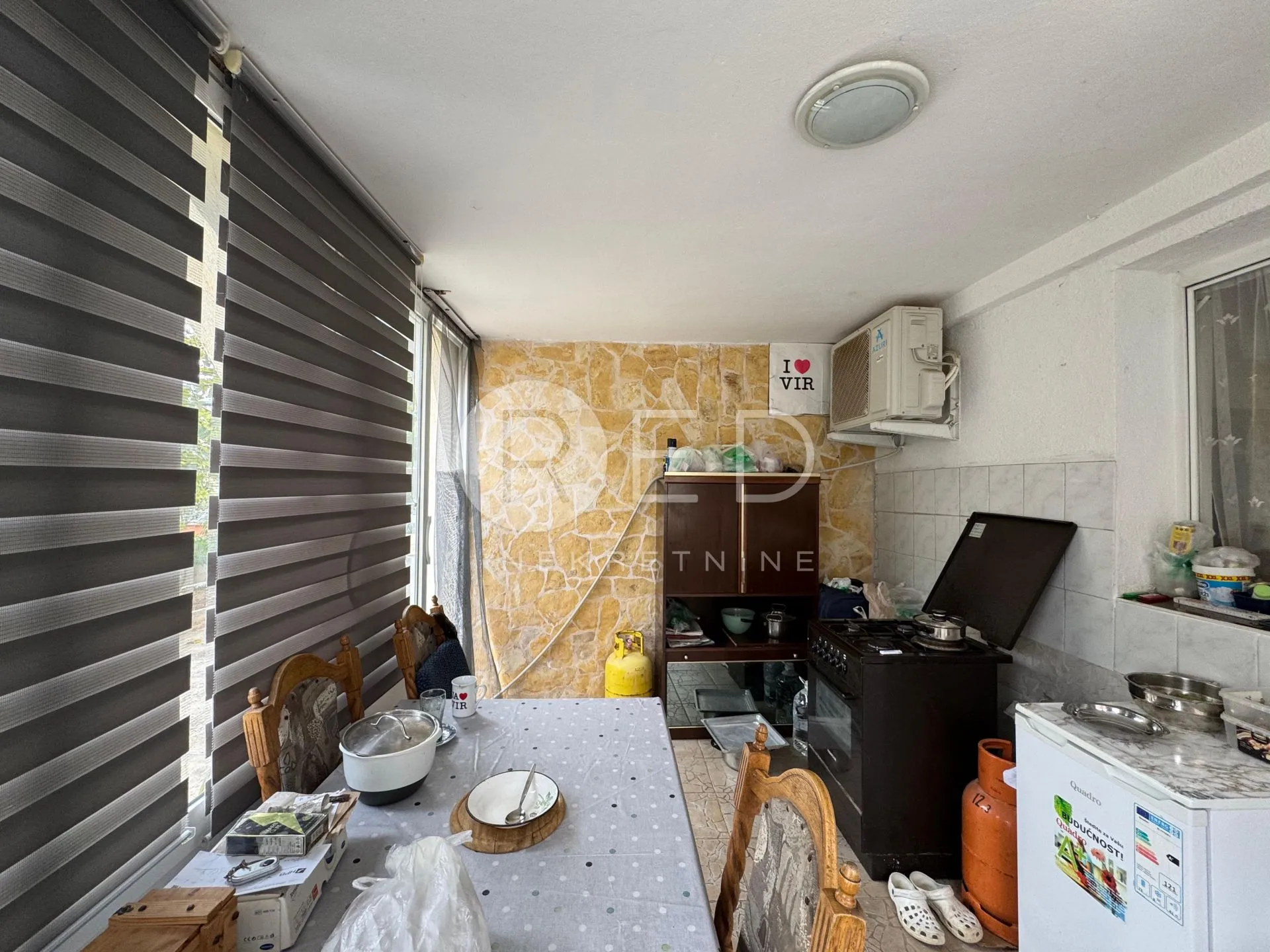 prodaja kuće/vikendice na otoku viru - 4 apartmana - slika 3