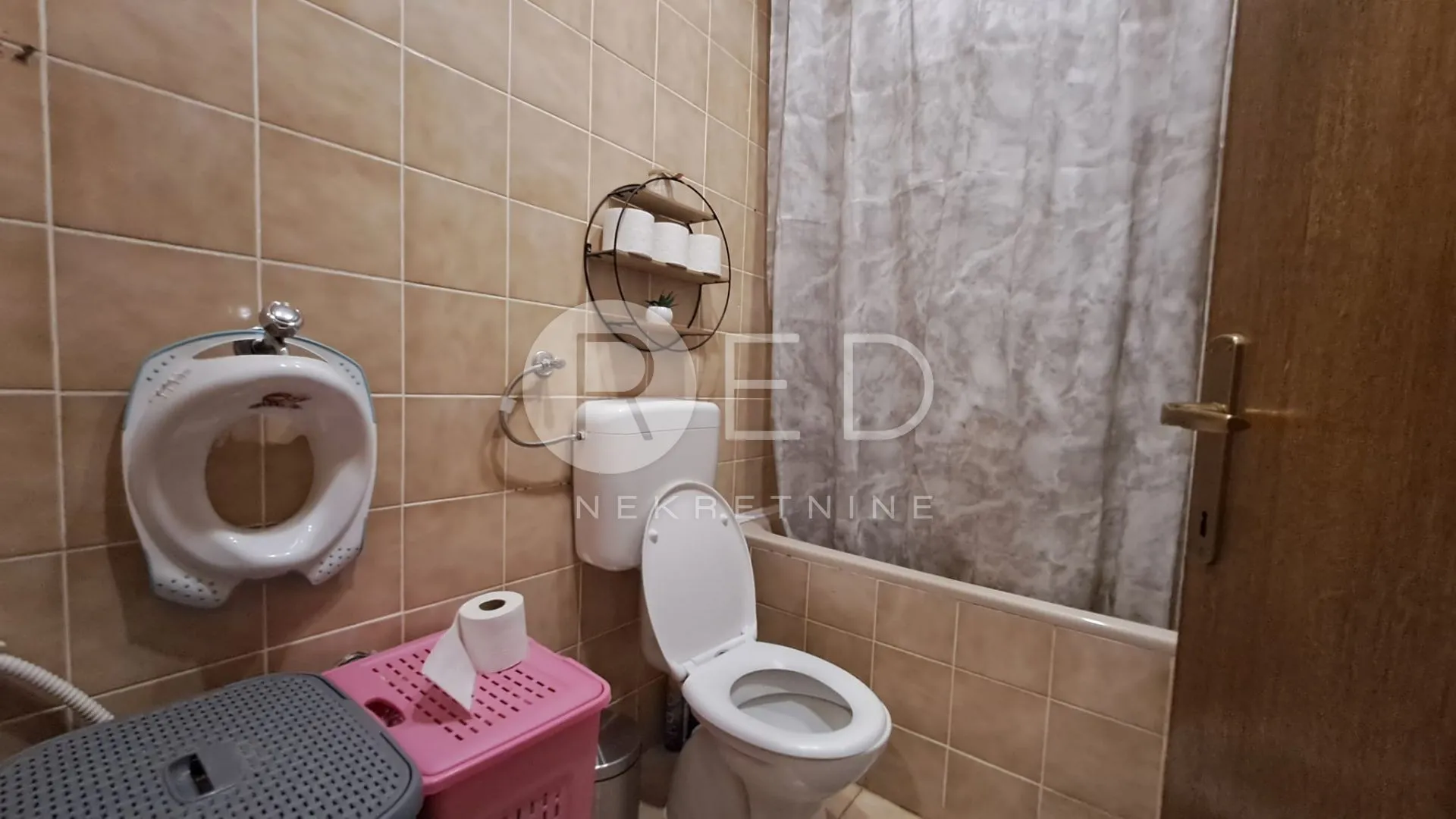 sl.brod stan centar 90m2 3.kat lift - slika 16
