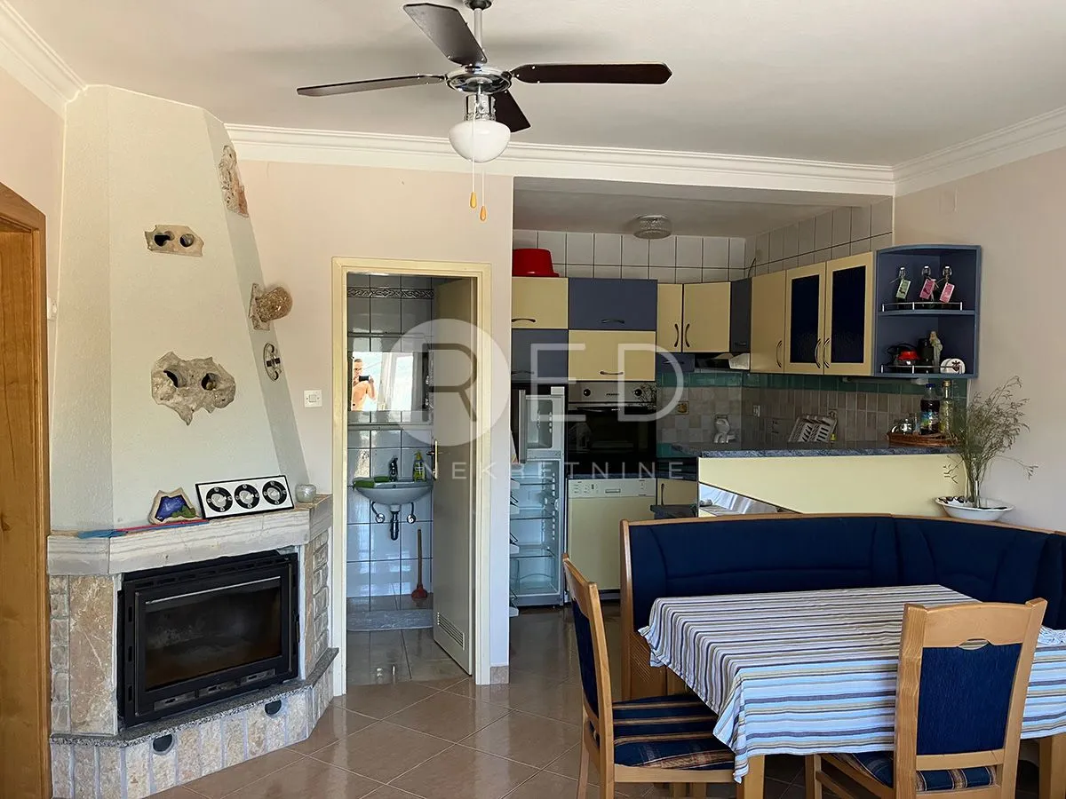 apartmanska kuća prvi red do mora - donji karin - slika 5