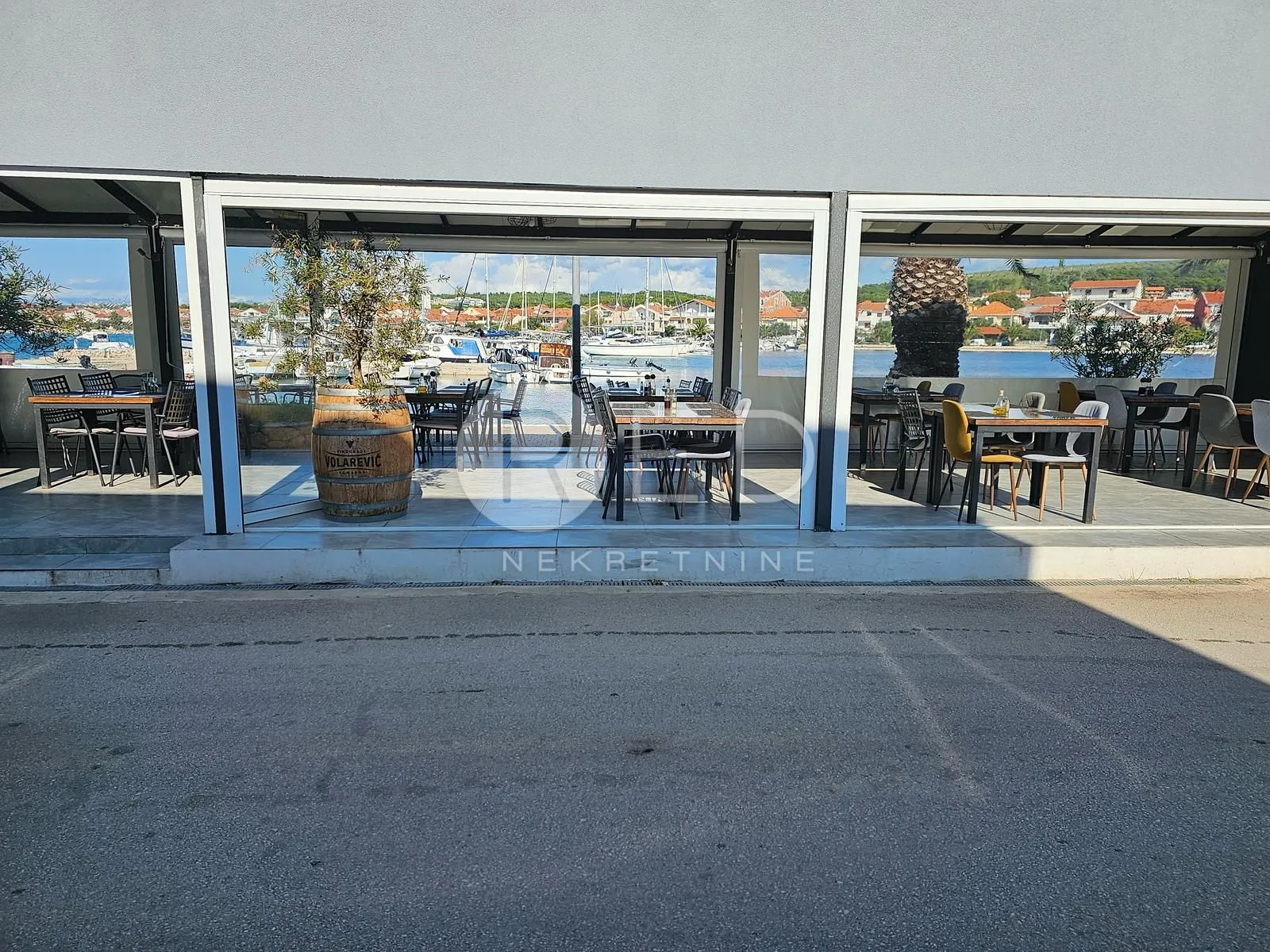 uhodan restoran i 2 apartmana 5 metara od mora - bibinje, zadar - slika 7