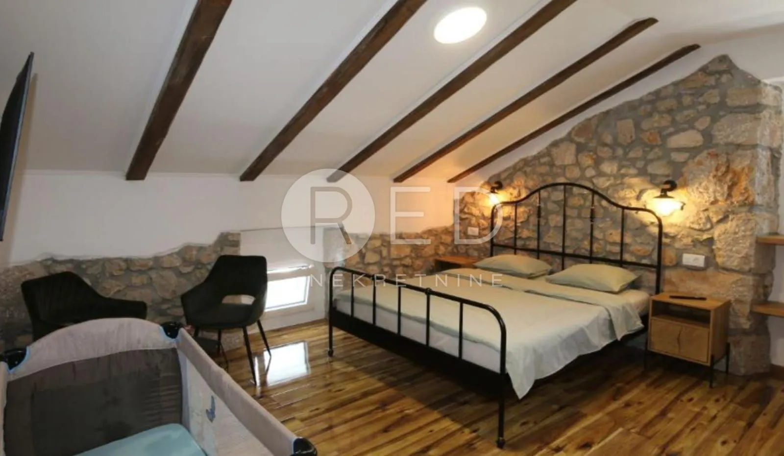 otok krk, okolica dobrinja - adaptirana starina s bazenom, 140 m2 - slika 5