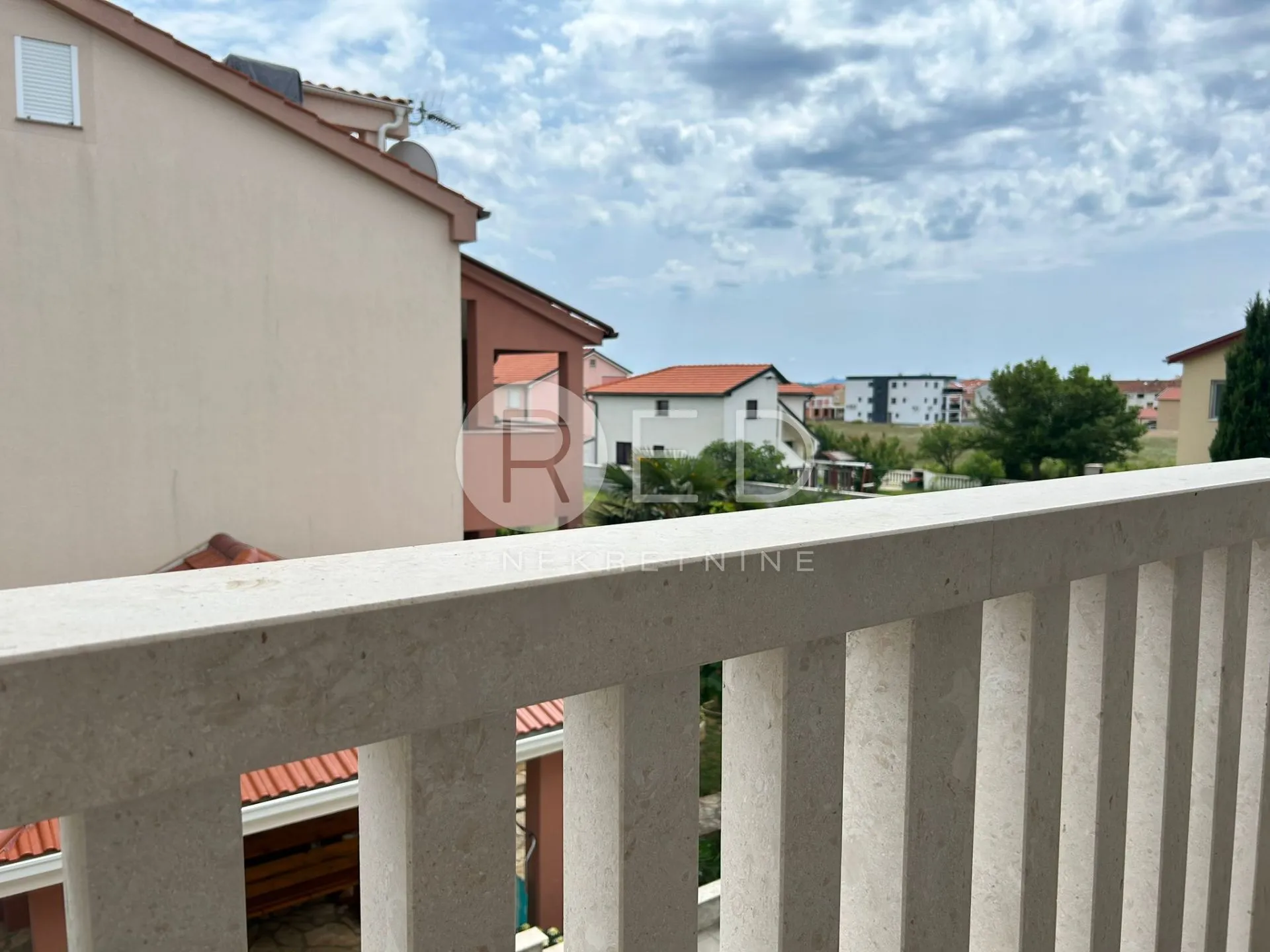 apartman u blizini mora na prodaju na katu - privlaka - slika 3