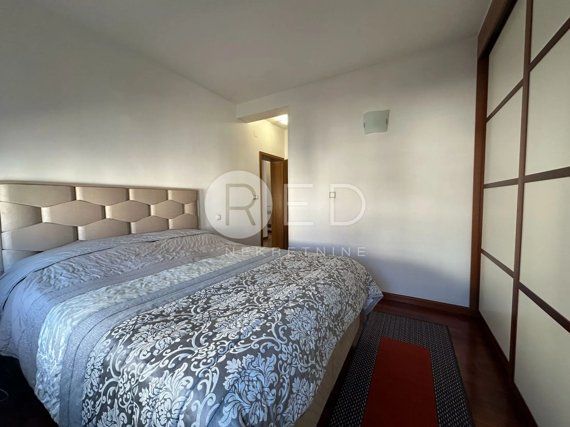 diklovac - moderan trosobni stan 81 m² s pogledom na more - slika 6