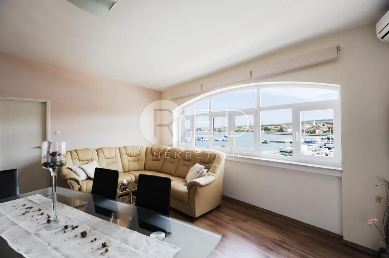 Uhodan Restoran I 2 Apartmana 5 Metara Od Mora - Bibinje, Zadar