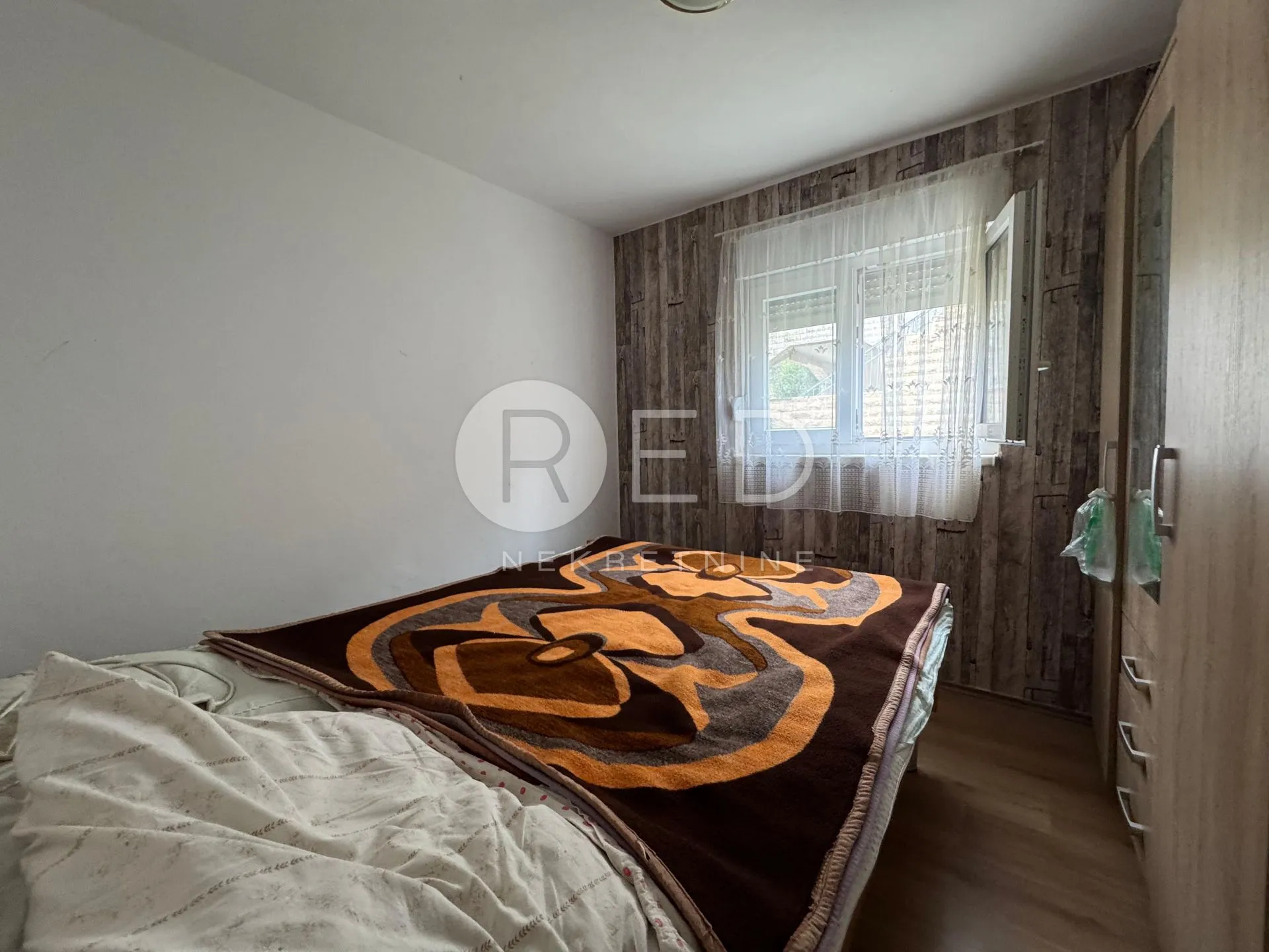 prodaja kuće/vikendice na otoku viru - 4 apartmana - slika 4