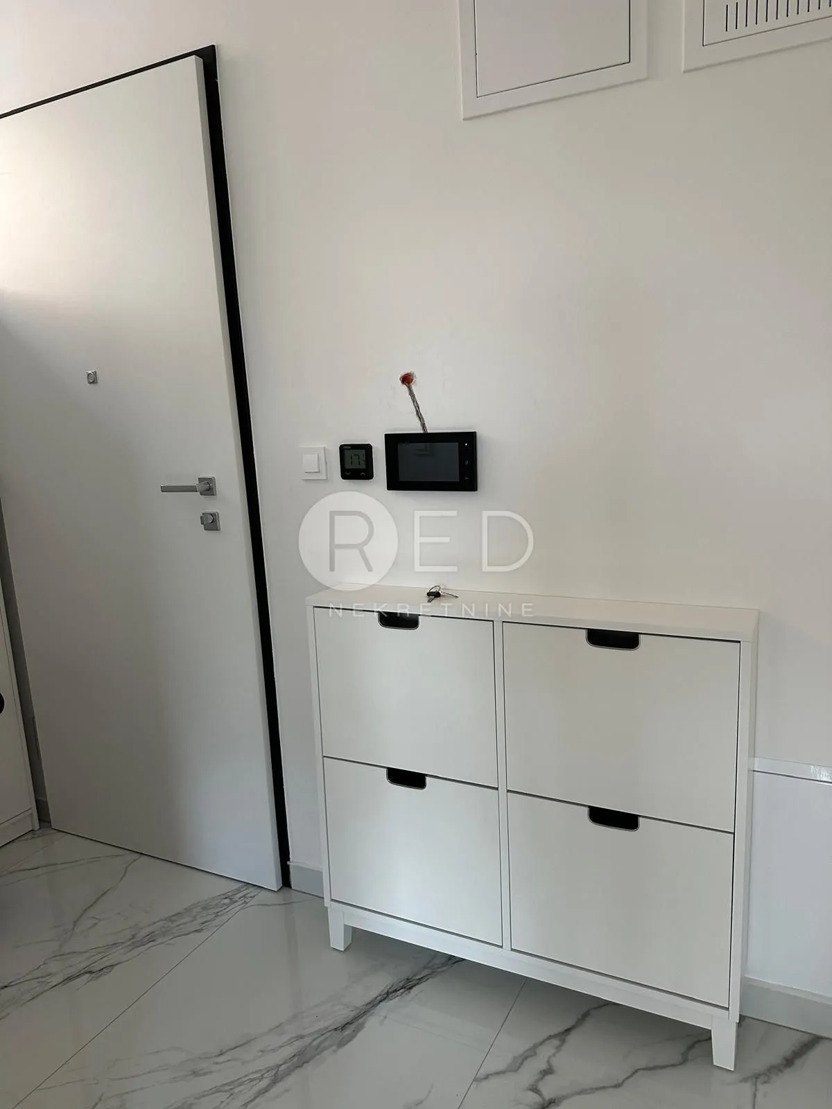 rudeš stan 45m2 s podzemnom garažom - slika 14